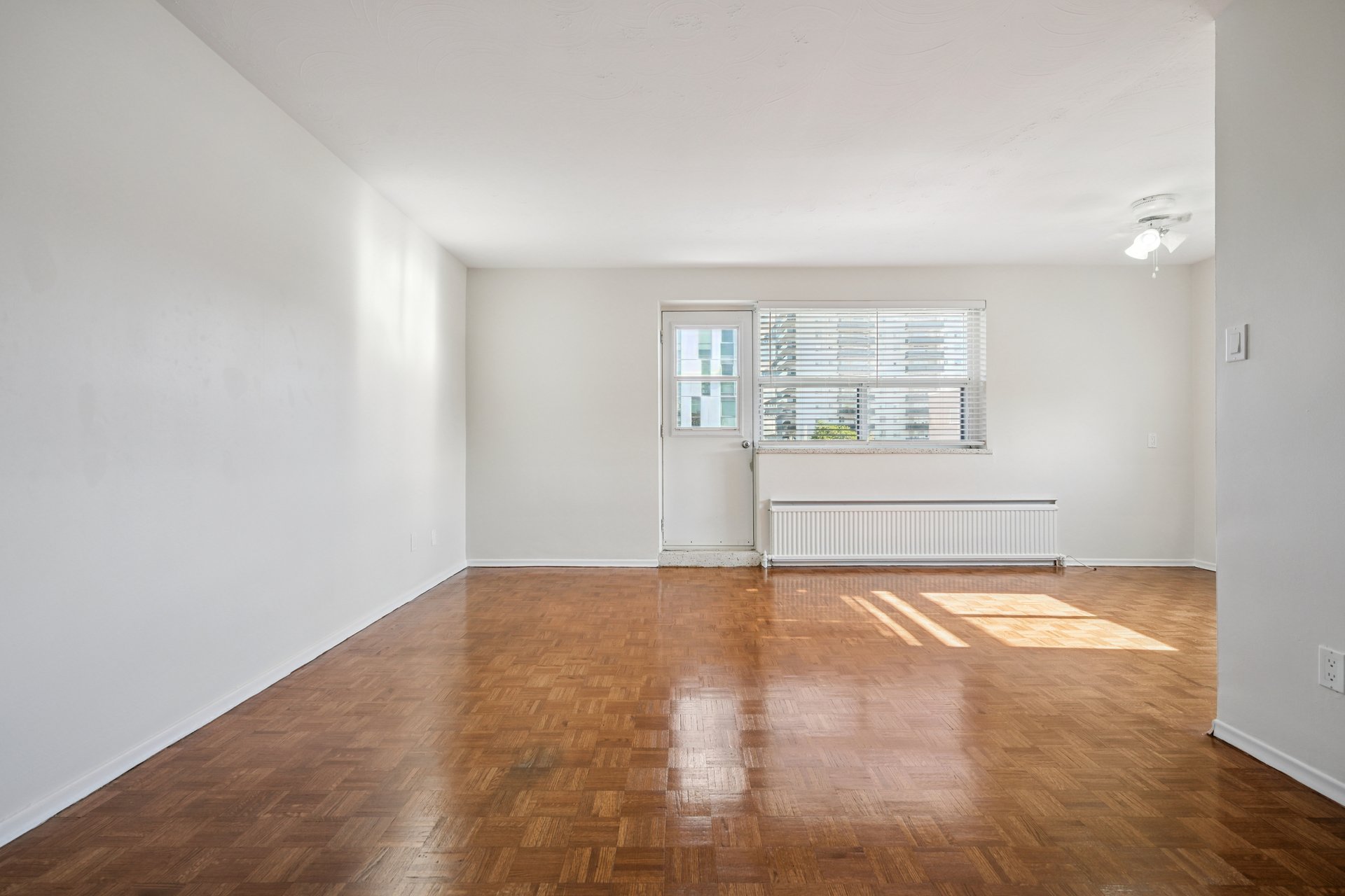 Bright 2 Bedroom Unit in Prime Port Credit Location