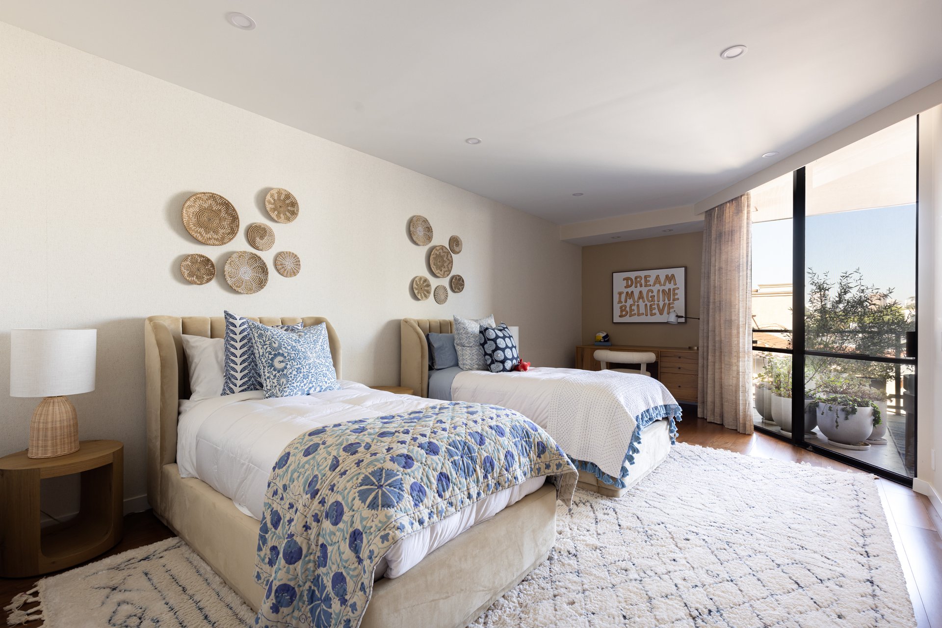 211 South Spalding Dr #305N, Beverly Hills