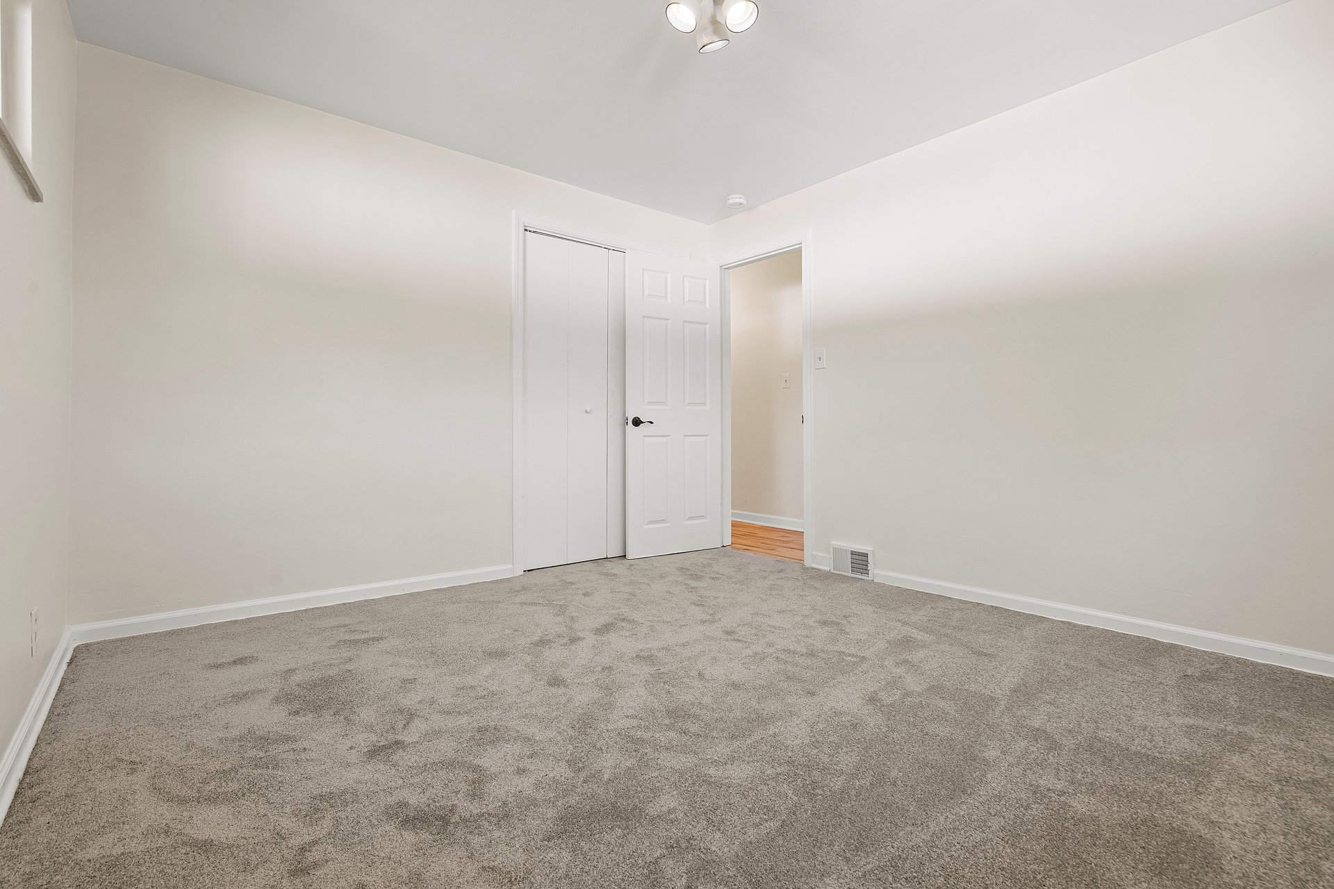 1332 Foxboro Dr