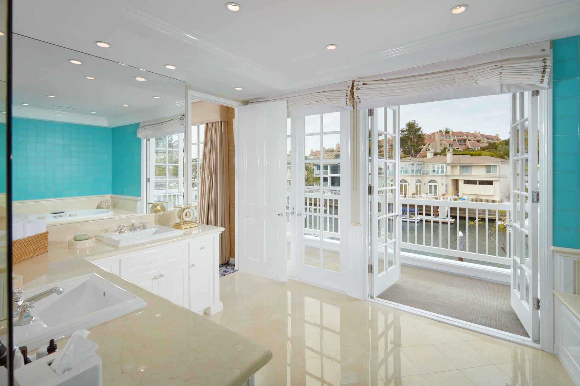 736 Harbor Island Drive