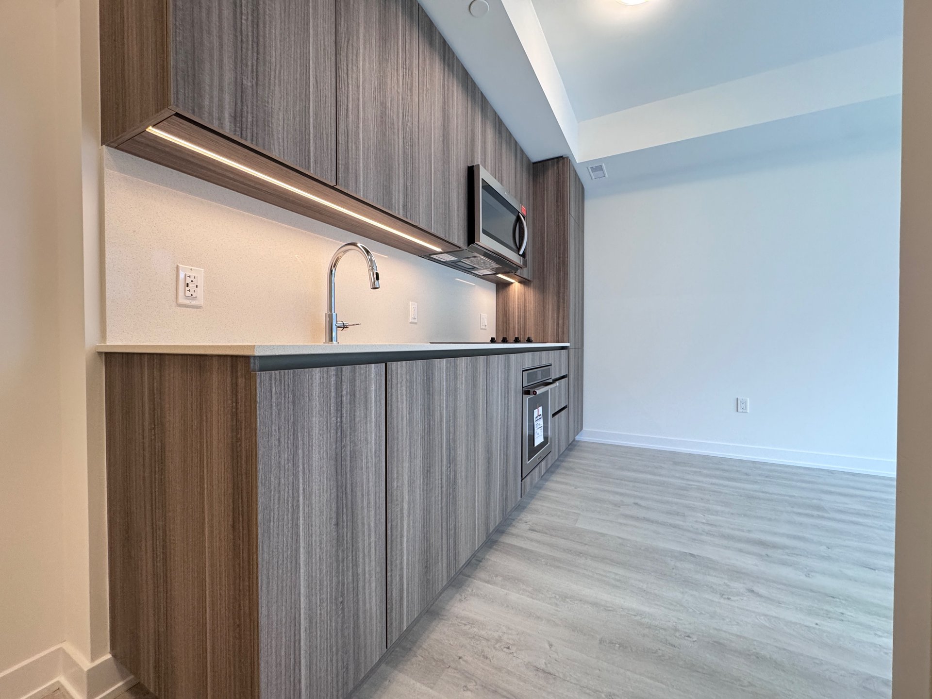 15 Richardson Street Unit: 1021