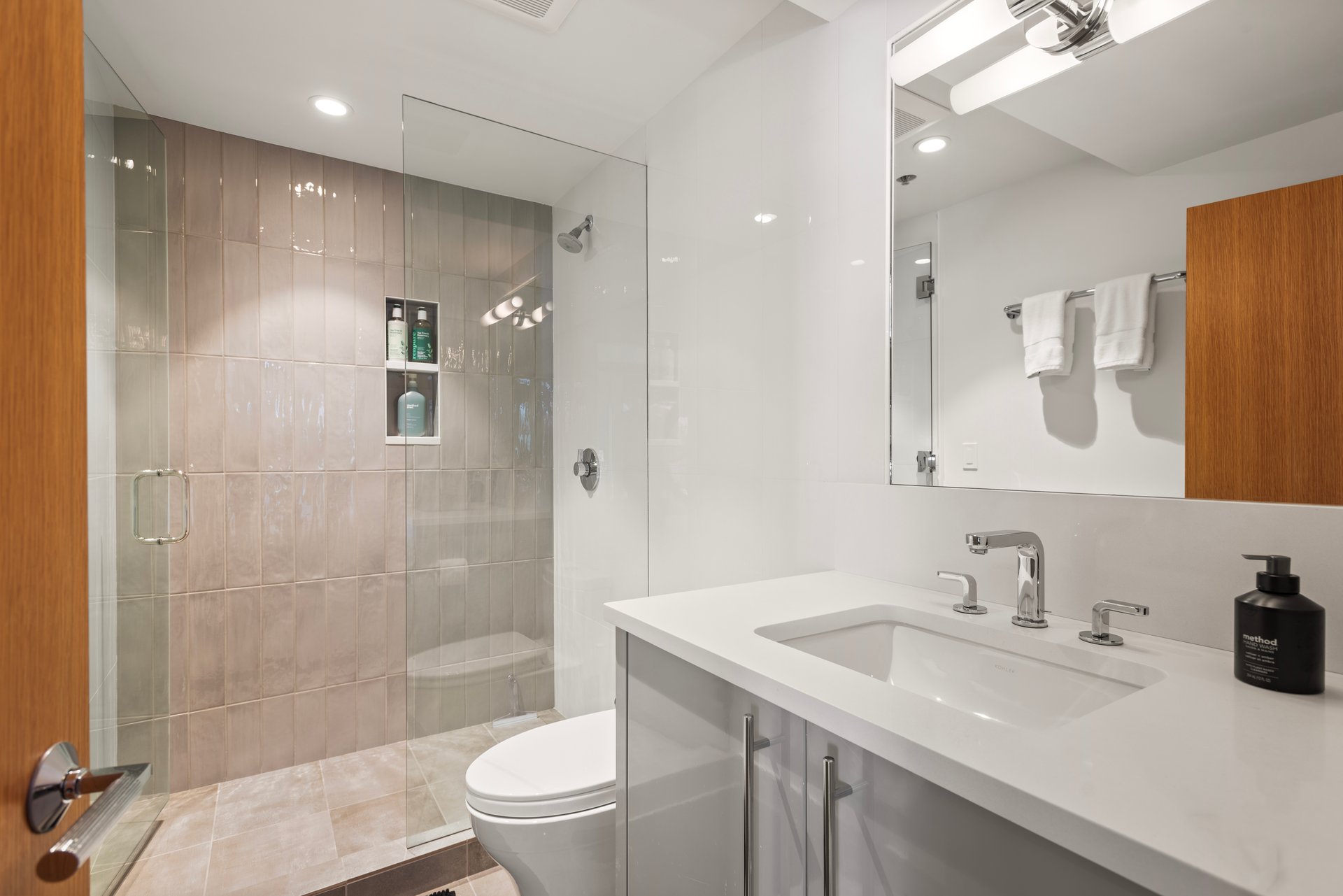 Newly Remodeled Core Condo with Aspen Mountain Views