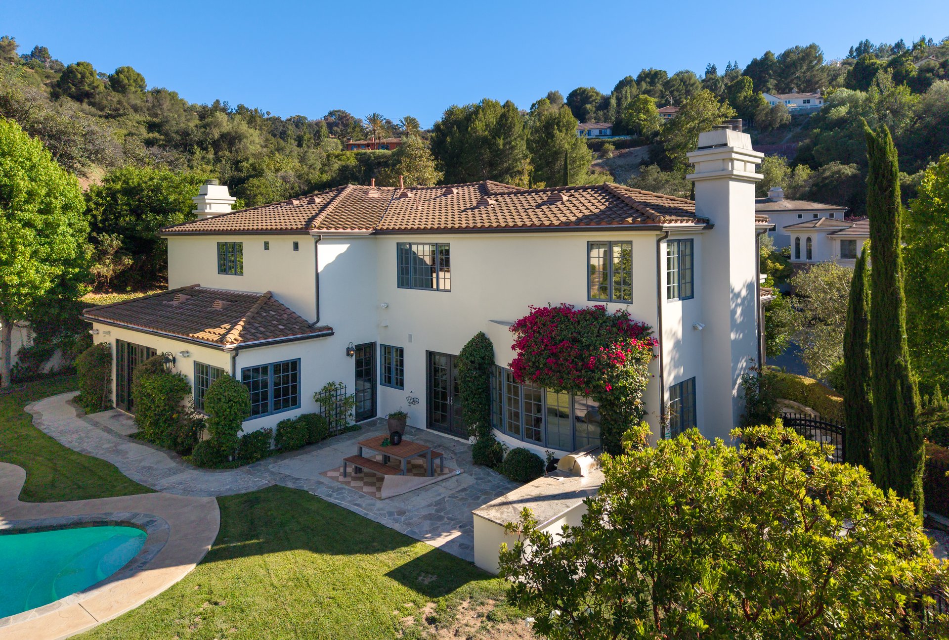 3686 Benedict Canyon Ln, Sherman Oaks 
