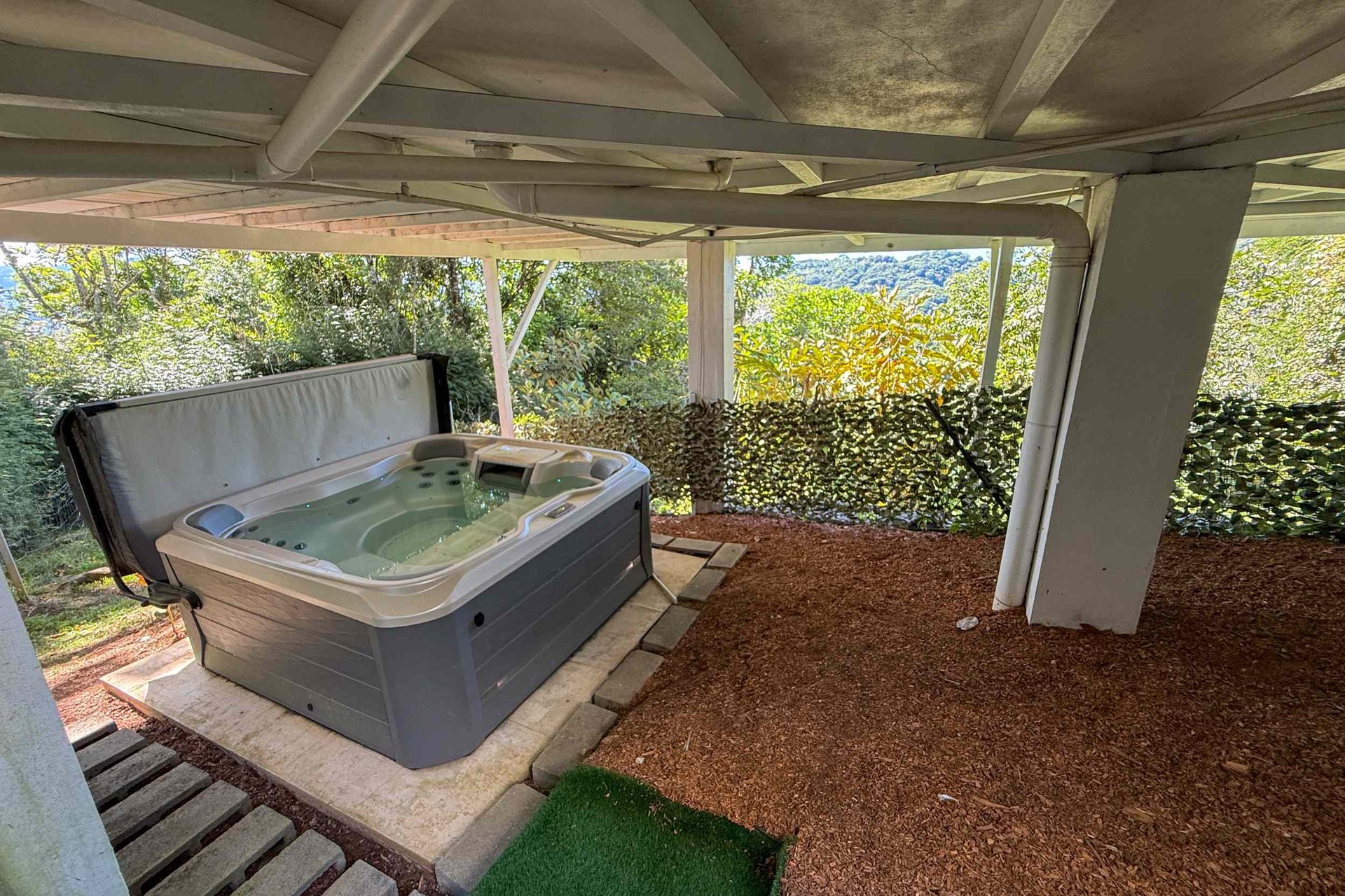Totally Remodeled Coastal Jungle 2-Bedroom Sanctuary Home with Valley & Ocean Views in Lagunas above Dominical Costa Rica