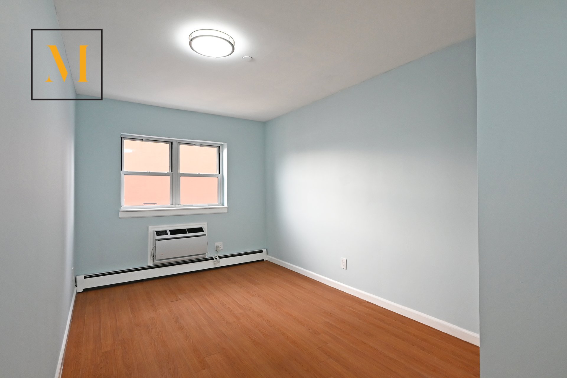25-08 Newtown Avenue 004