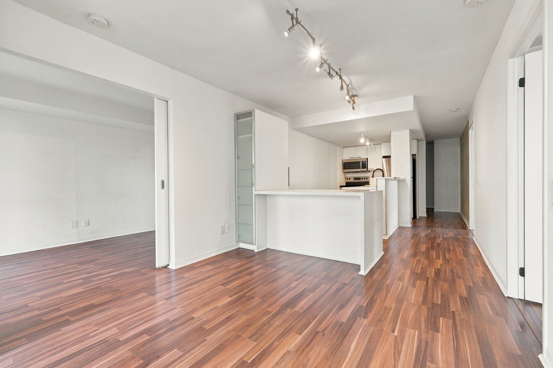 Immaculate 2 Bedroom Corner Unit