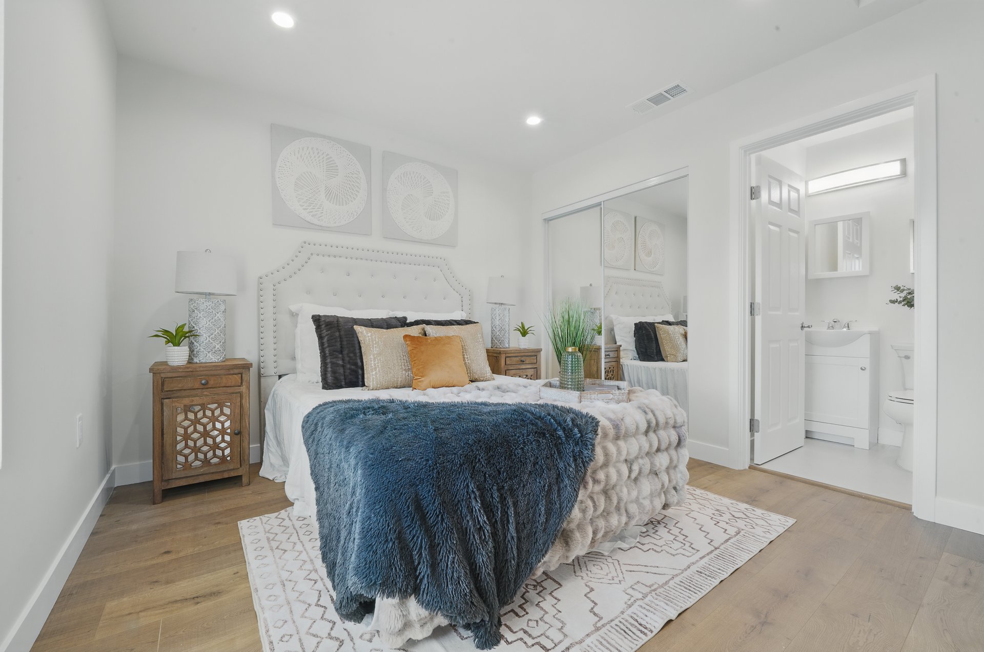 4 Units in North Hollywood