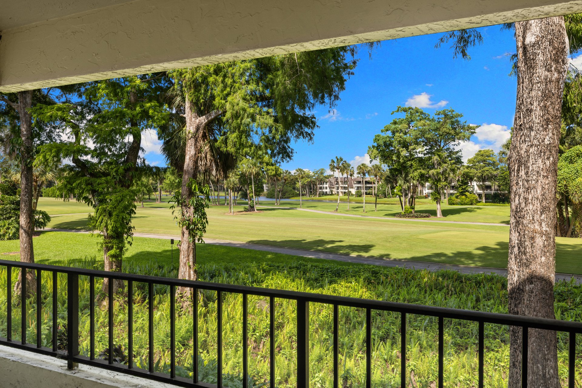 WILDERNESS COUNTRY CLUB 