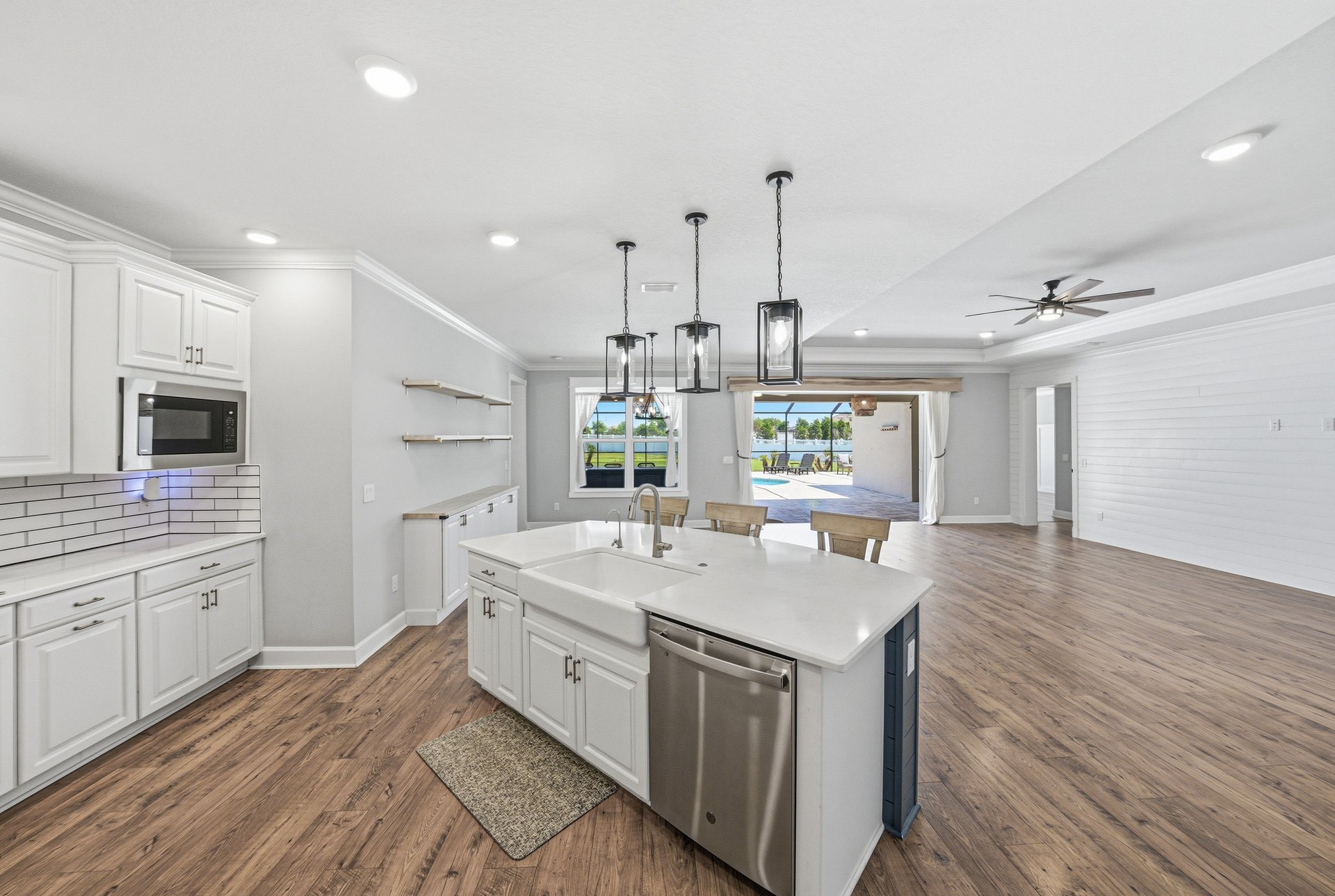 6883 BRADBURY CIR