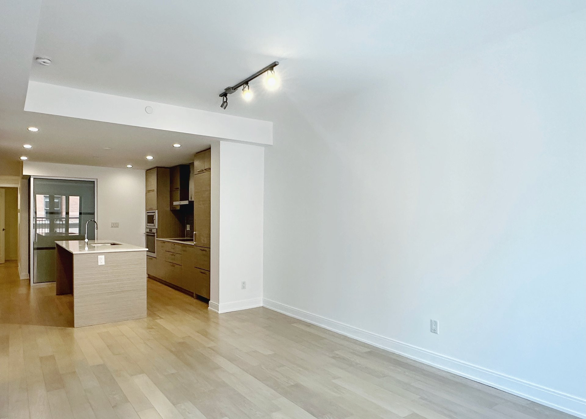 519- 55 Front Street E
