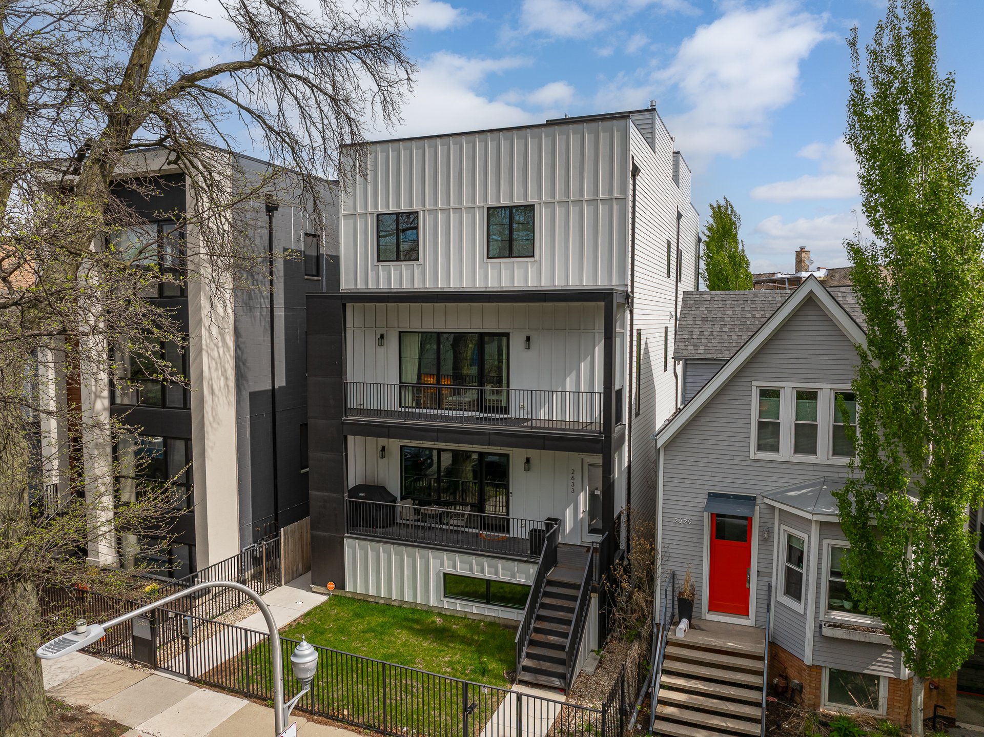 2633 N Emmett St Unit 2R