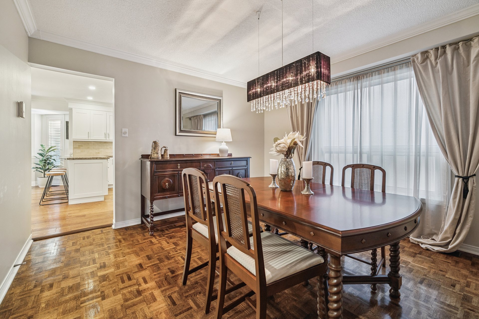 Impressive Home on Ravine Lot in Glen Abbey