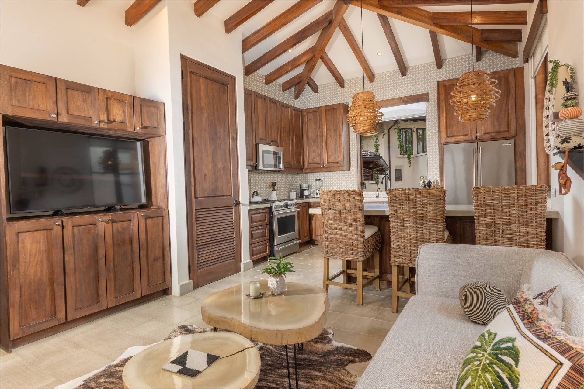 14A Avenida La Antigua | Spacious Coastal Residence Steps from the Beach in Las Catalinas