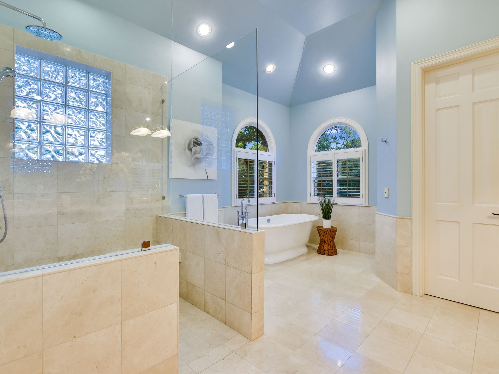 Las Lomas Transitional
