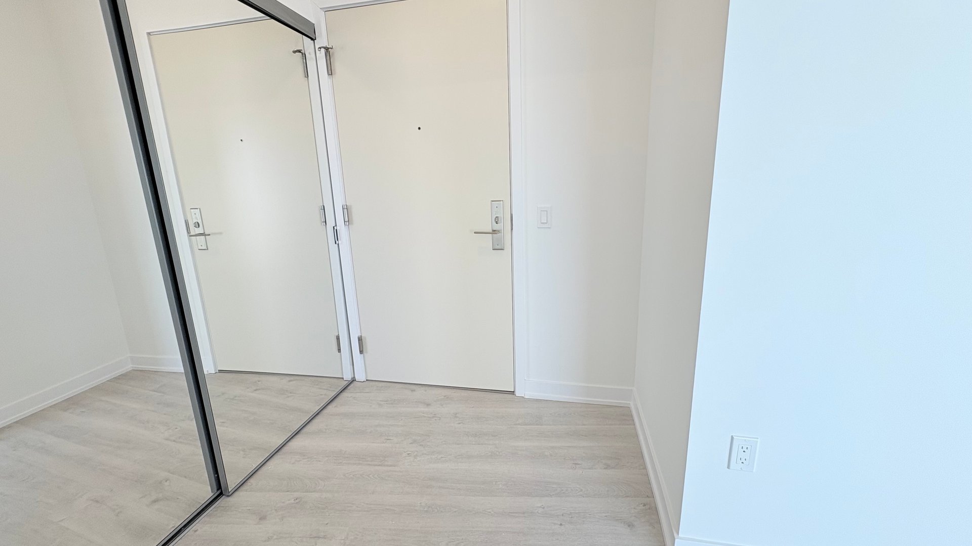 15 Richardson Street Unit: 1906