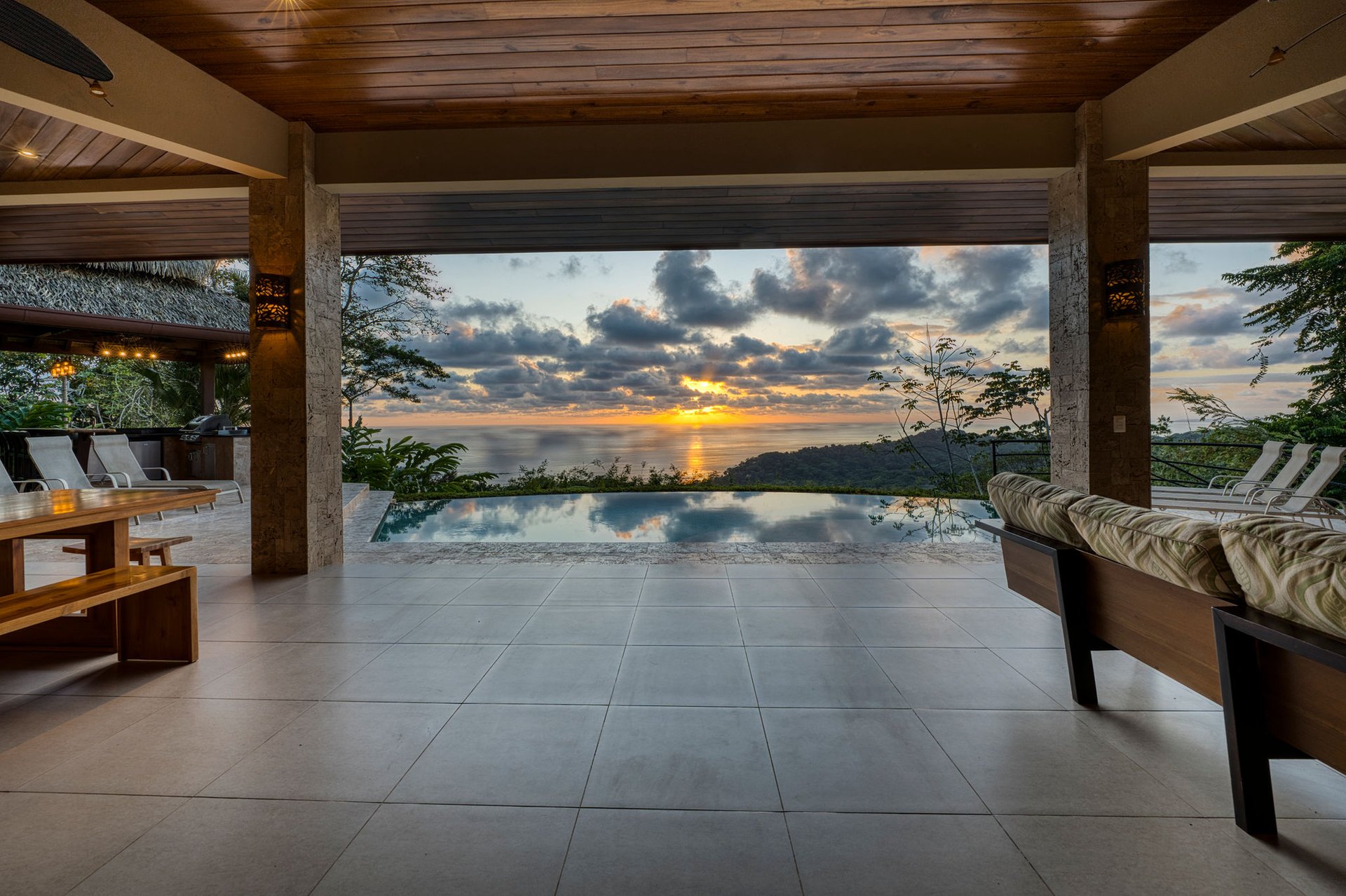 Casa Bambú – LUXURY 5 BEDROOM ESTATE WITH EXCEPTIONAL OCEAN VIEWS