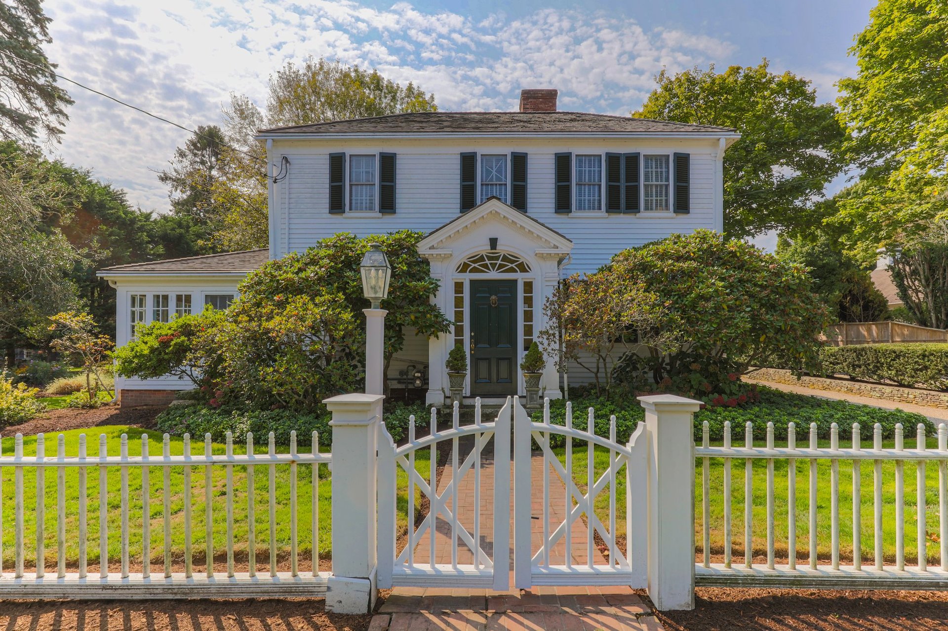 4259 Main St