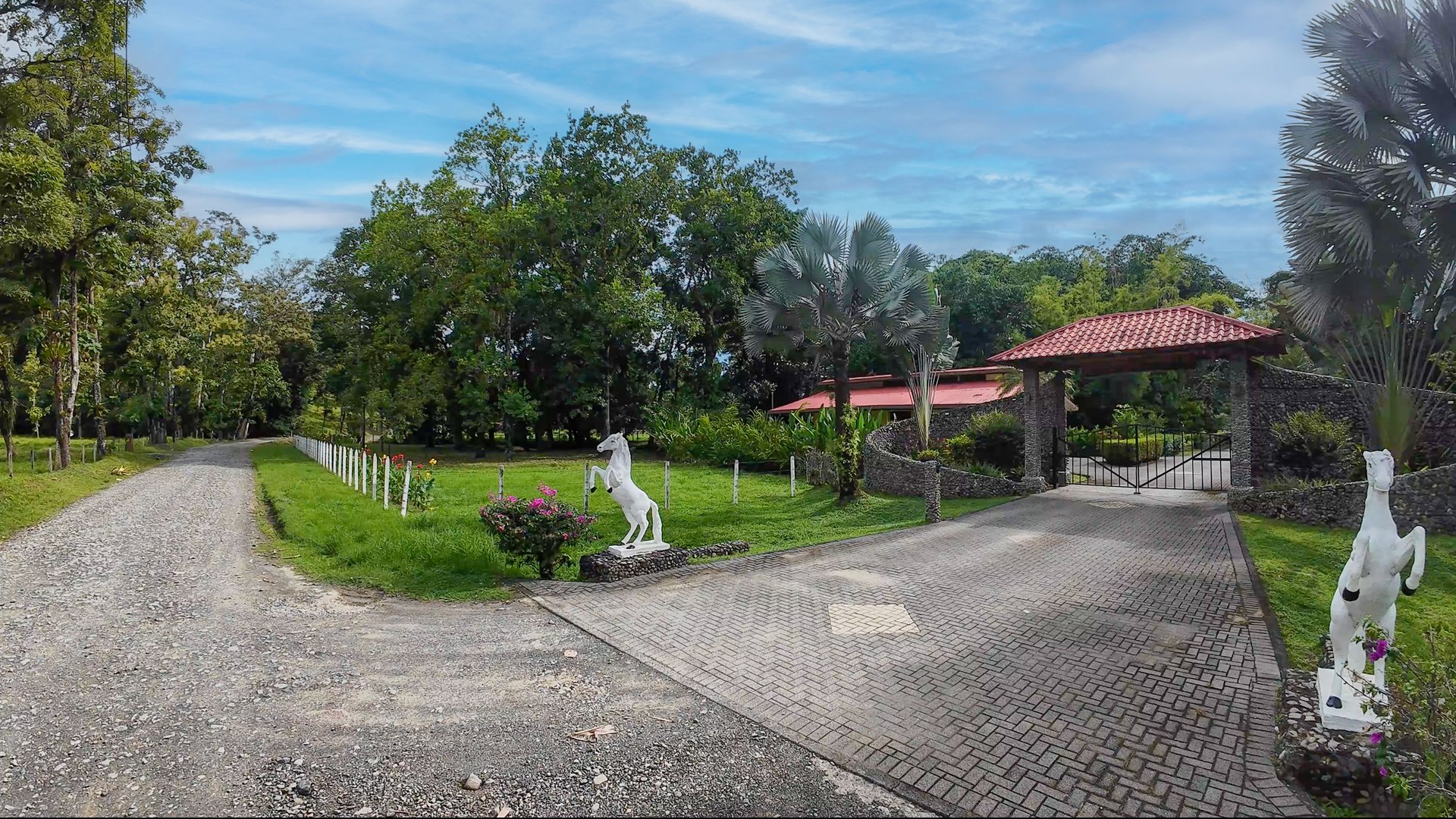 Tropical Estate in Gated Community near Quepos