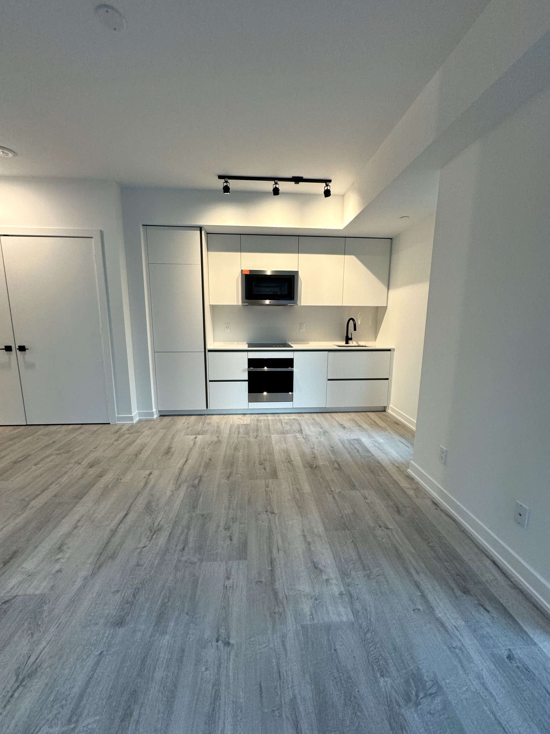 327 King Street W, Toronto C01 Unit: 2006
