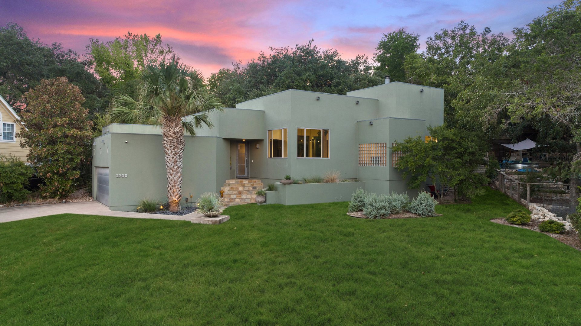 2700 De Soto DR