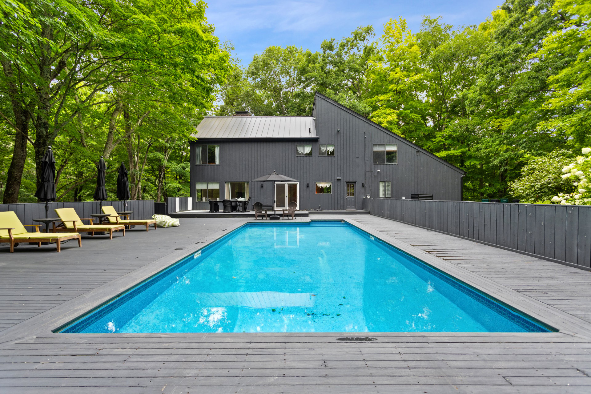 25 Cross Pond Road