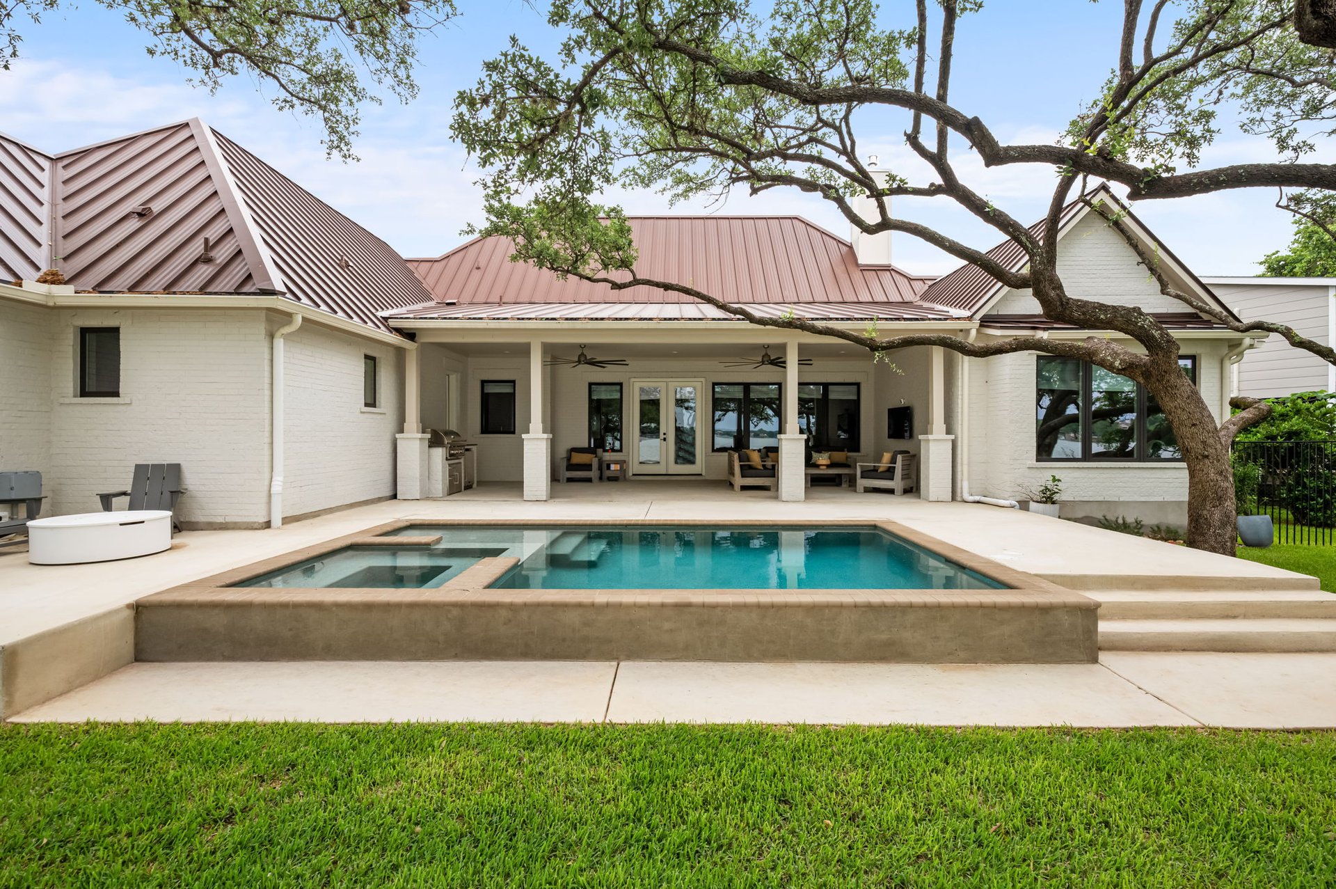 1131 N Shorewood Drive