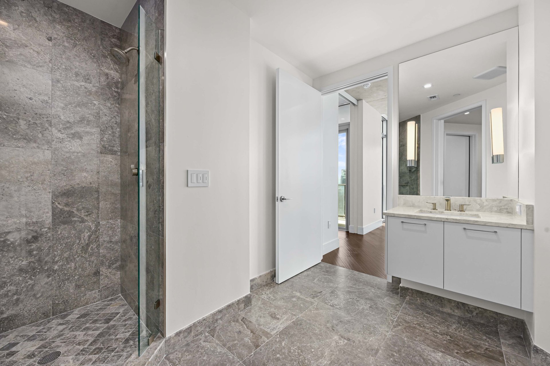 501 West Ave #3201 