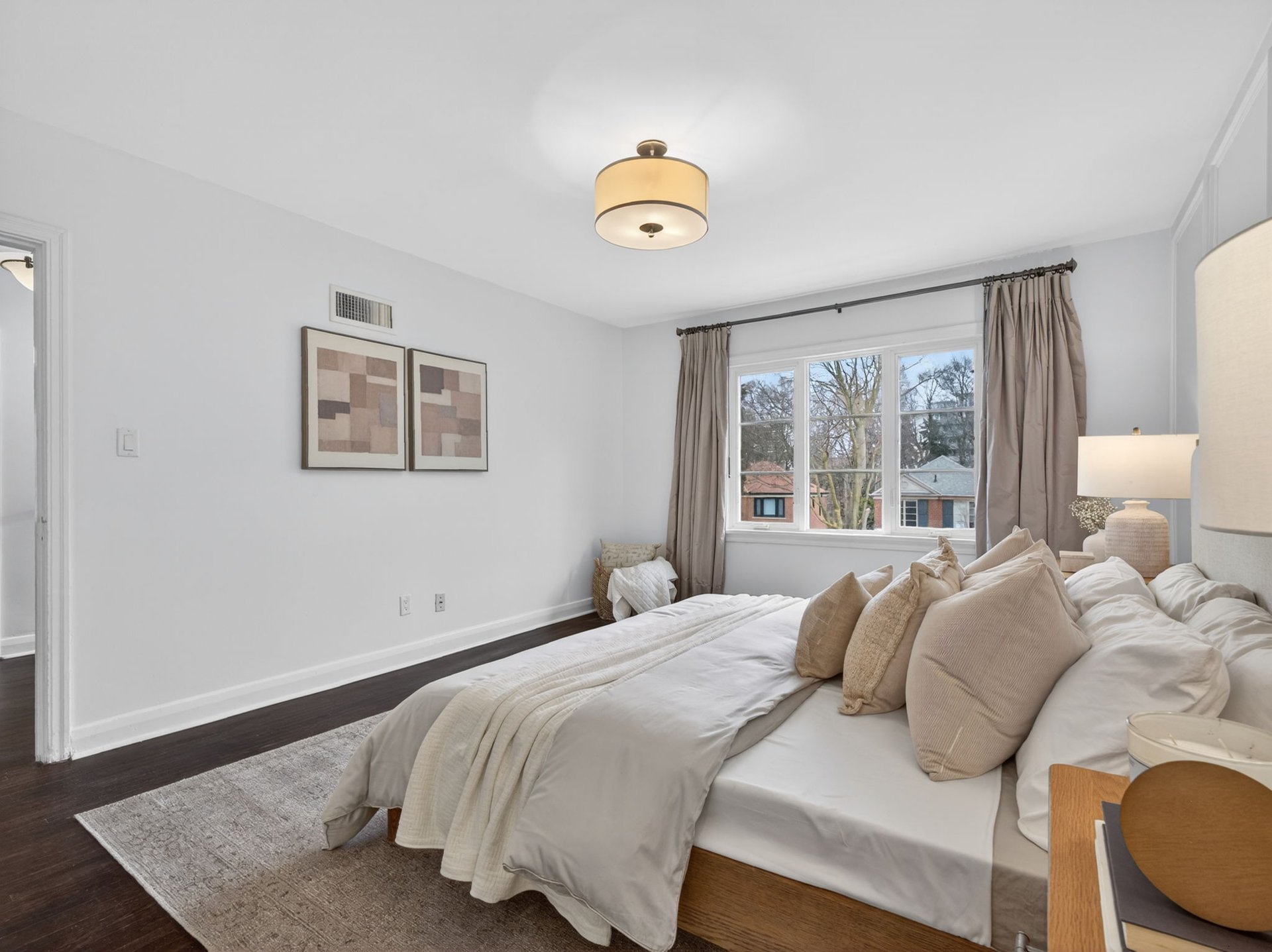  SOLD: Prestigious Forest Hill 
