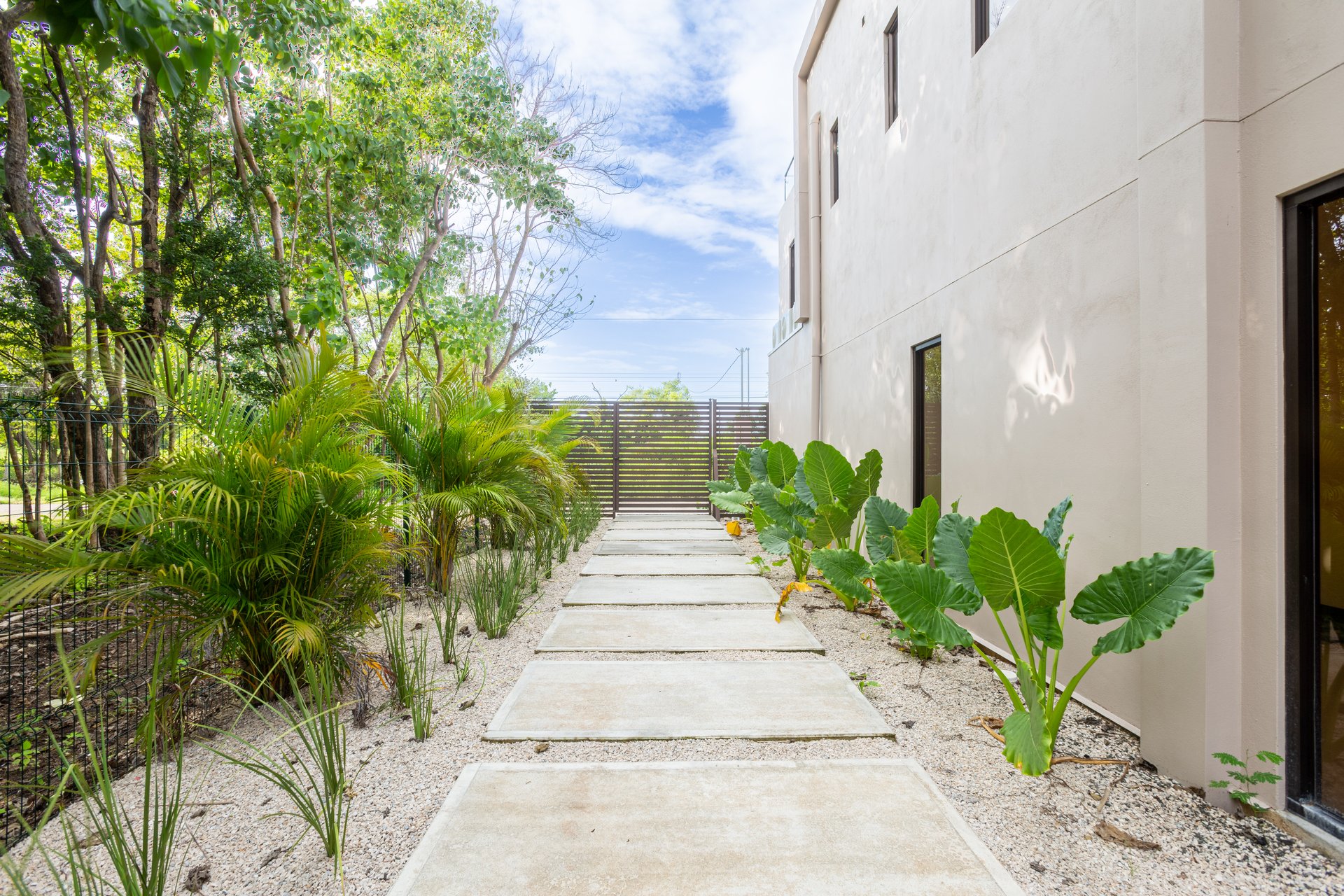 Flamingo Estates Luxury Home | Modern 4-Bed Retreat with Pool & Rooftop Terrace Near Beach & Marina