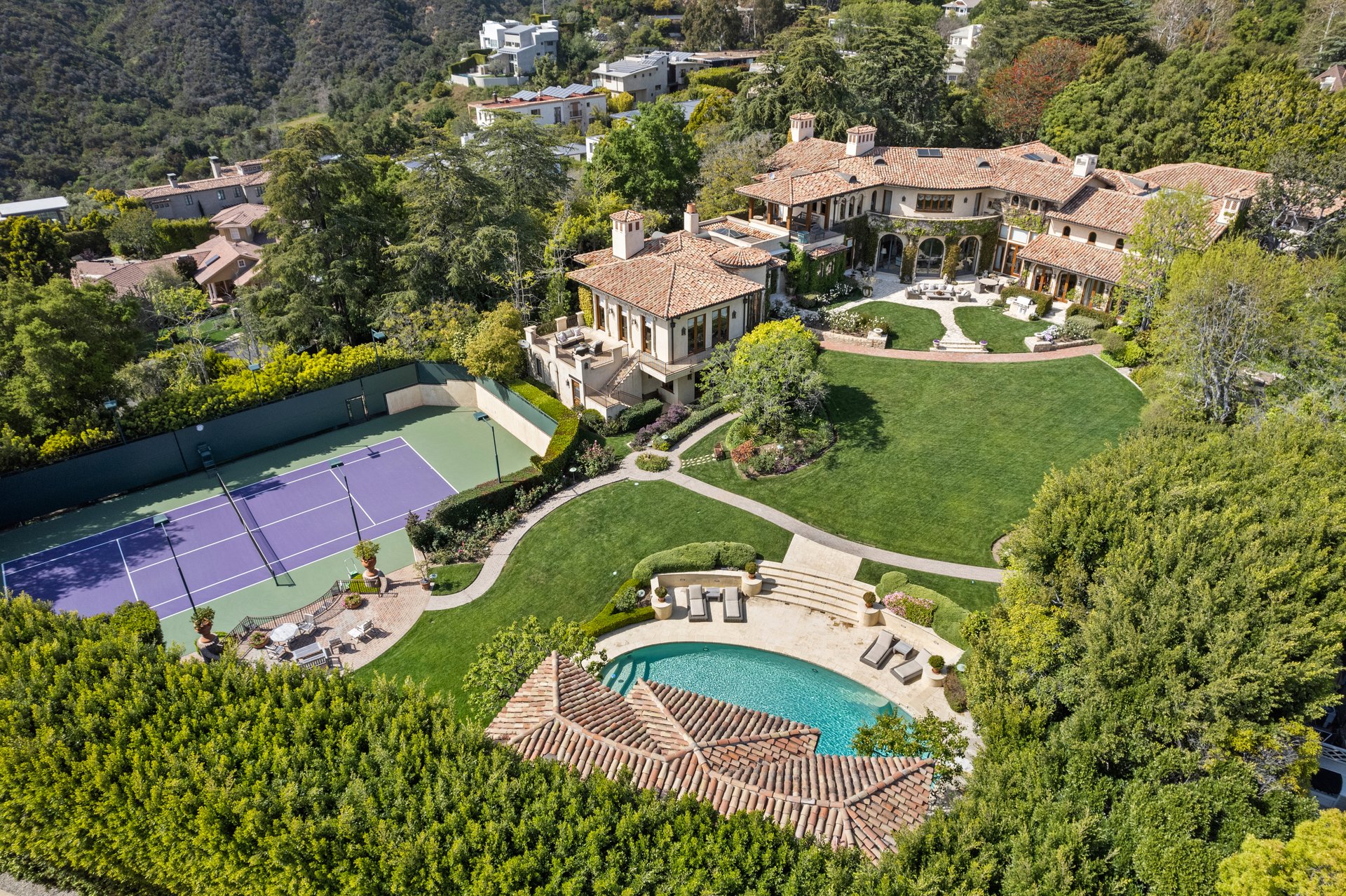 1550 Amalfi DR