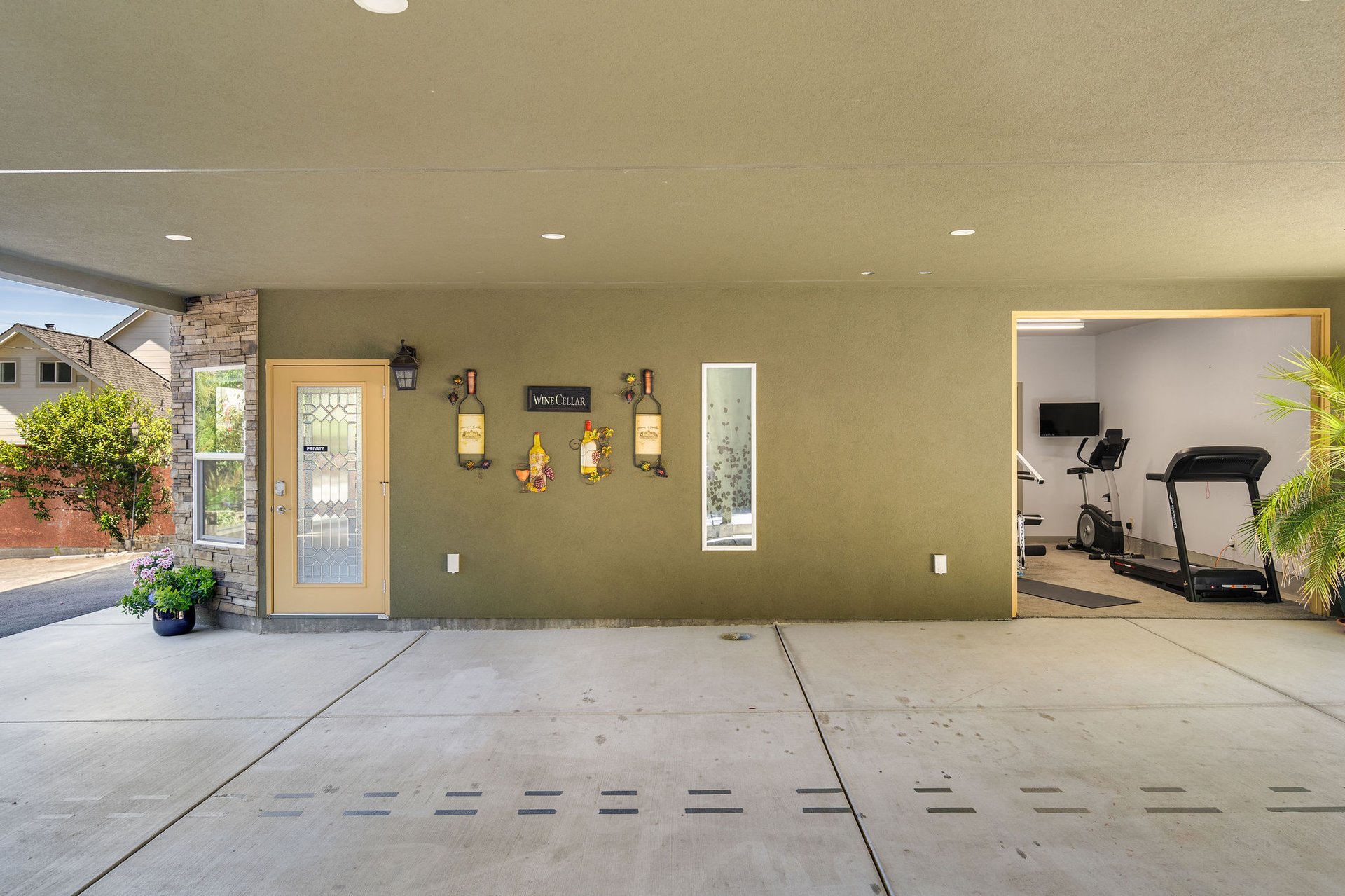 3037 Foothill Blvd