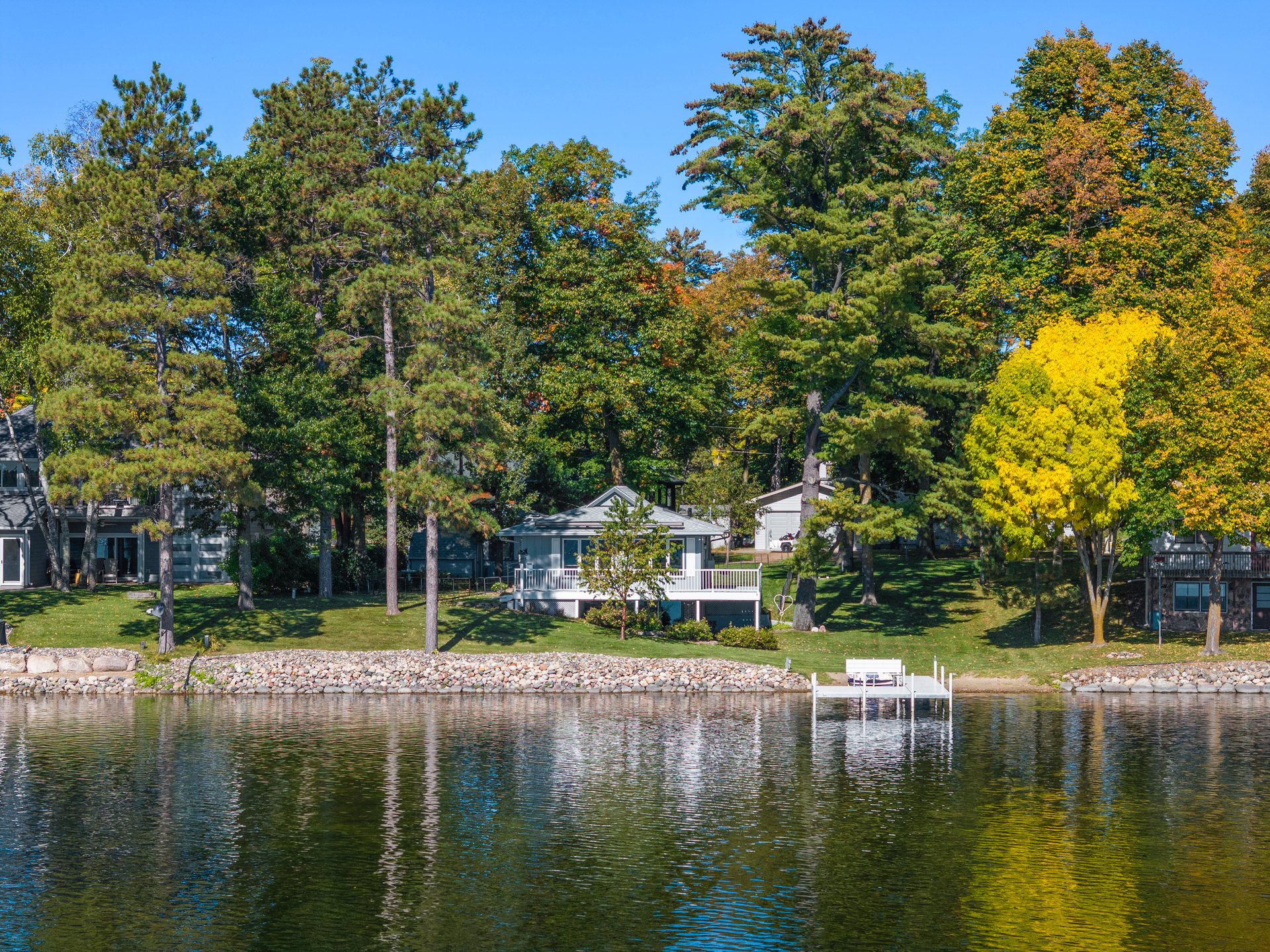 Charming, Southfacing Cabin with Sandy Beach on the Whitefish Chain