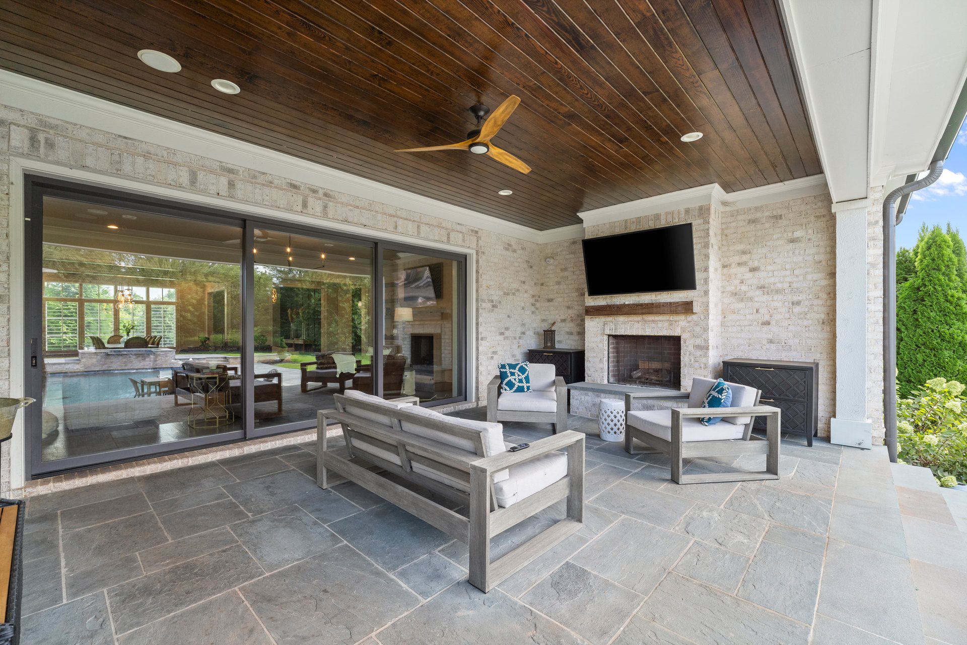  10160 Cedar Ridge Drive
