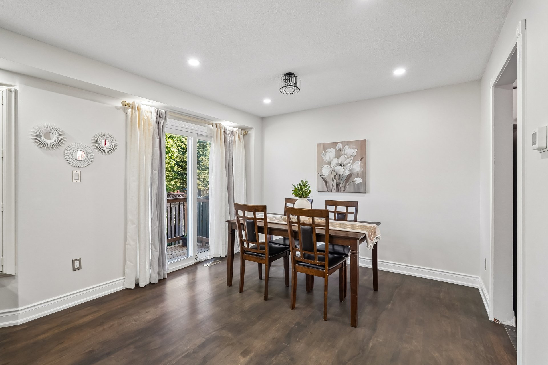Move-in ready in the heart of Glen Abbey