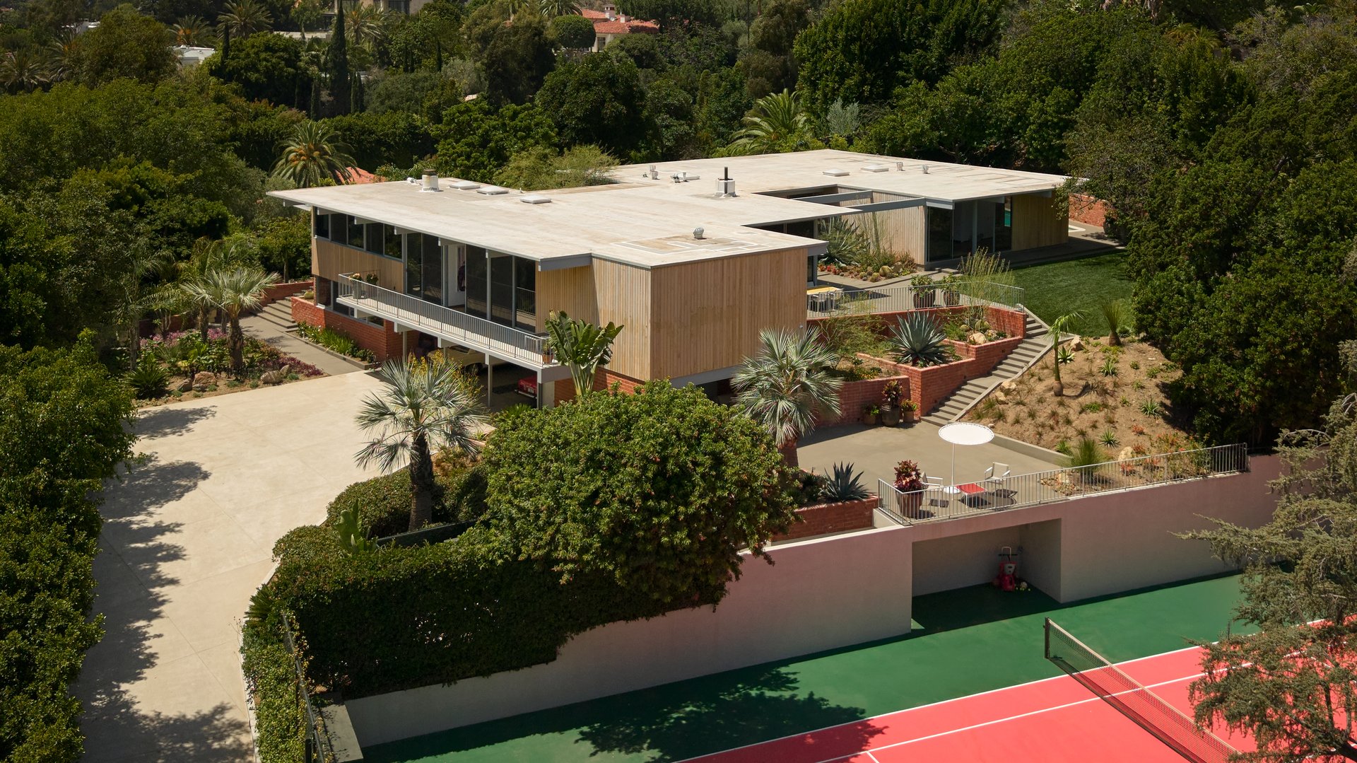 1035 Summit Dr, Beverly Hills 