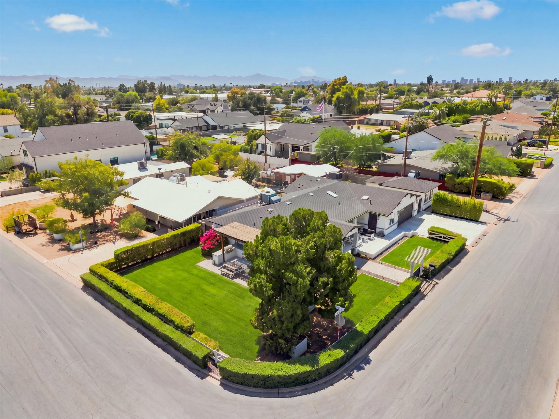 4145 E GLENROSA Avenue