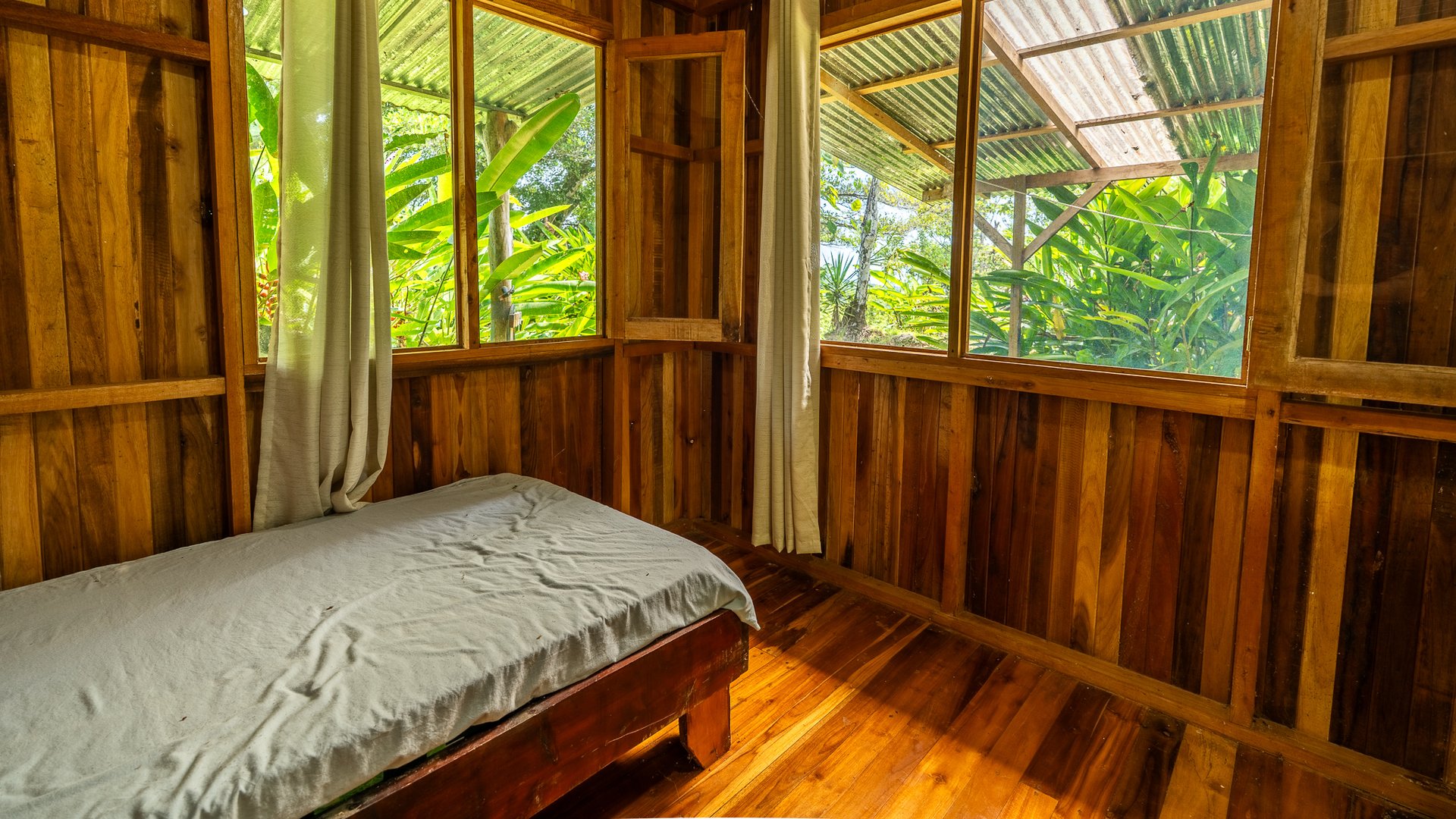 Mountain Home with Guest Cabin & Additional Building Site Near Nauyaca Waterfalls