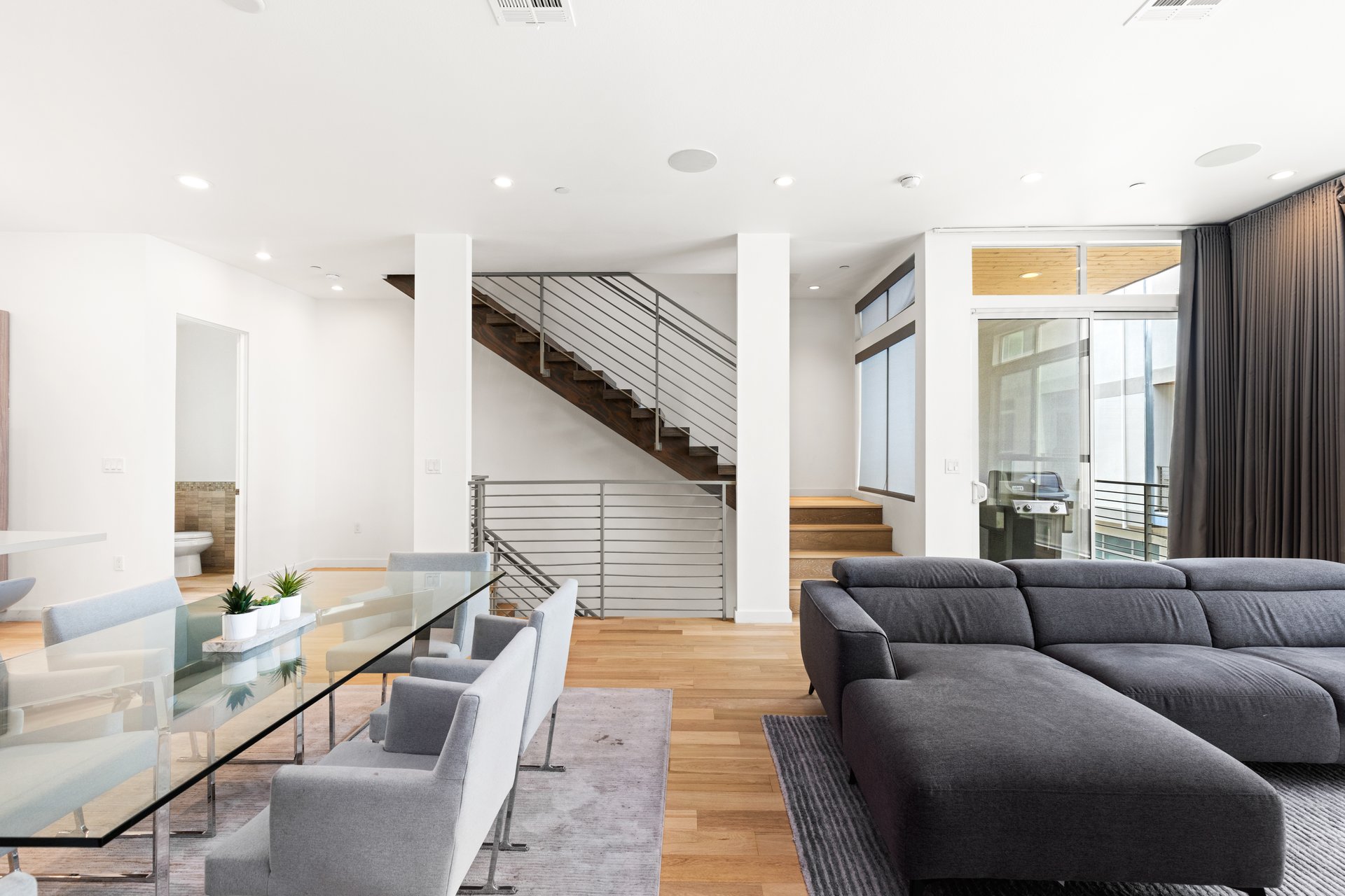 Hepburn Ave, 90038