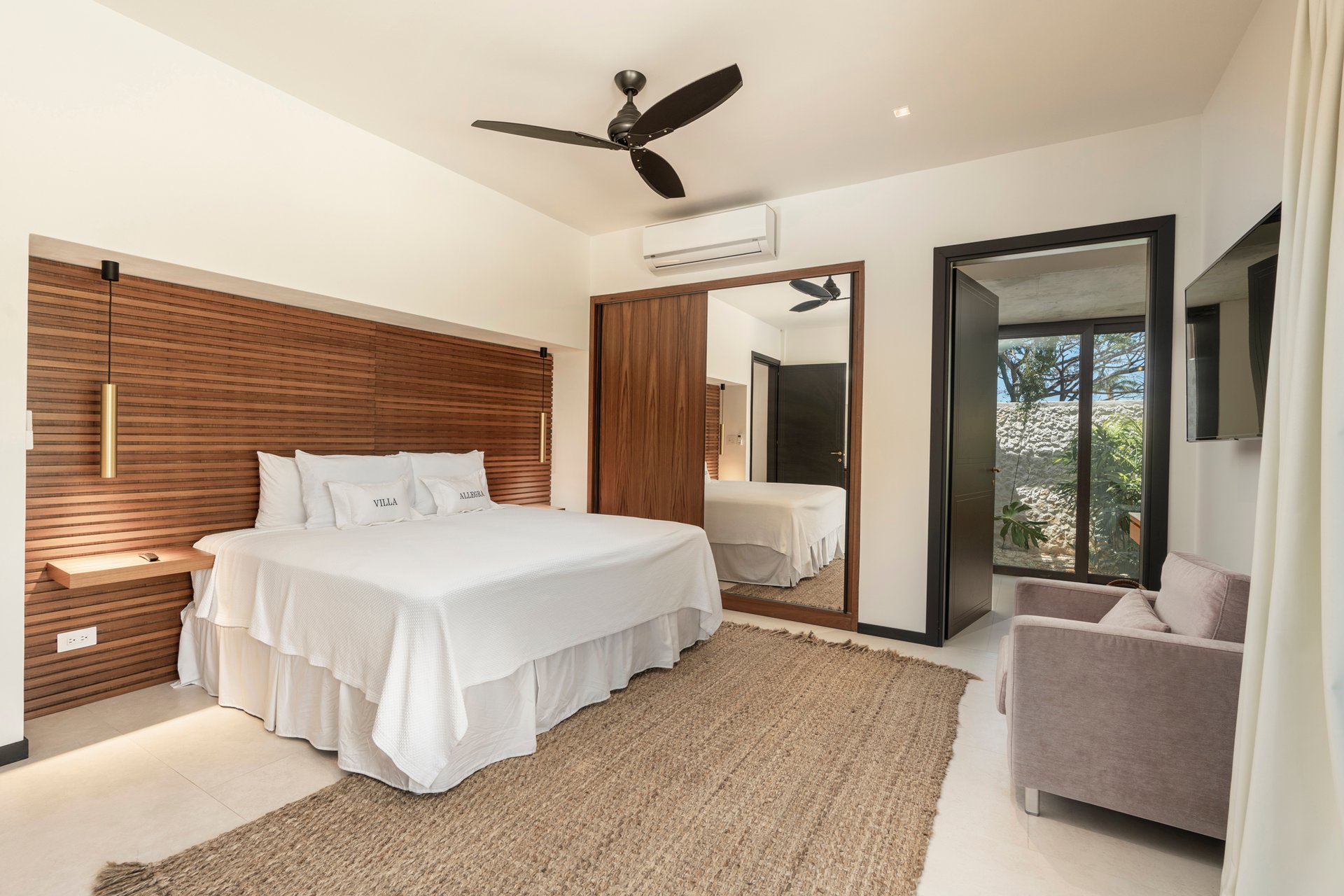 Villa Solana: Modern Luxury Steps from Playa Mansita in Hacienda Pinilla