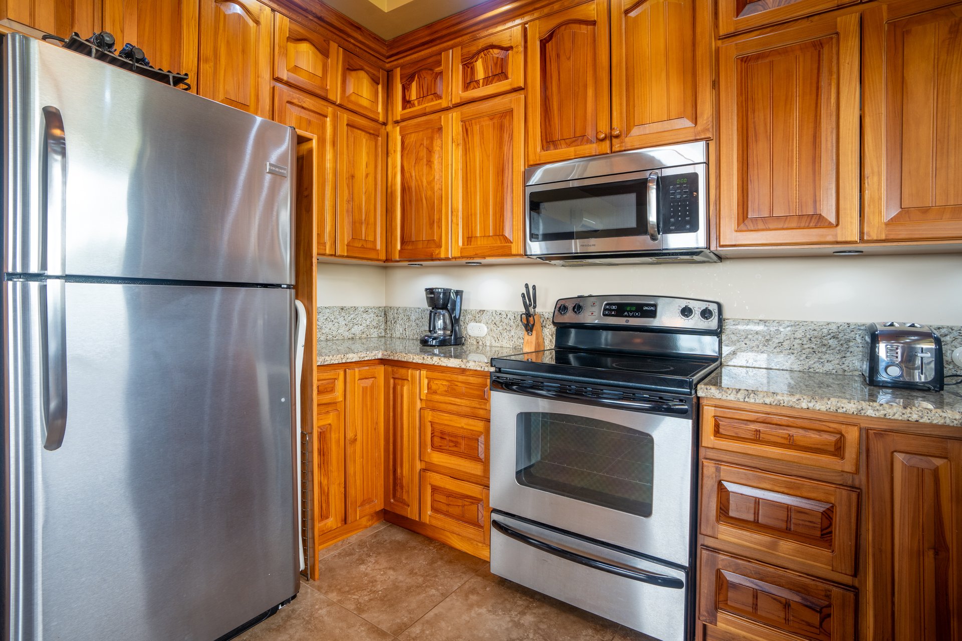 OSA Golf -  2 bed 2 bath Penthouse Condo! With Golf Membership