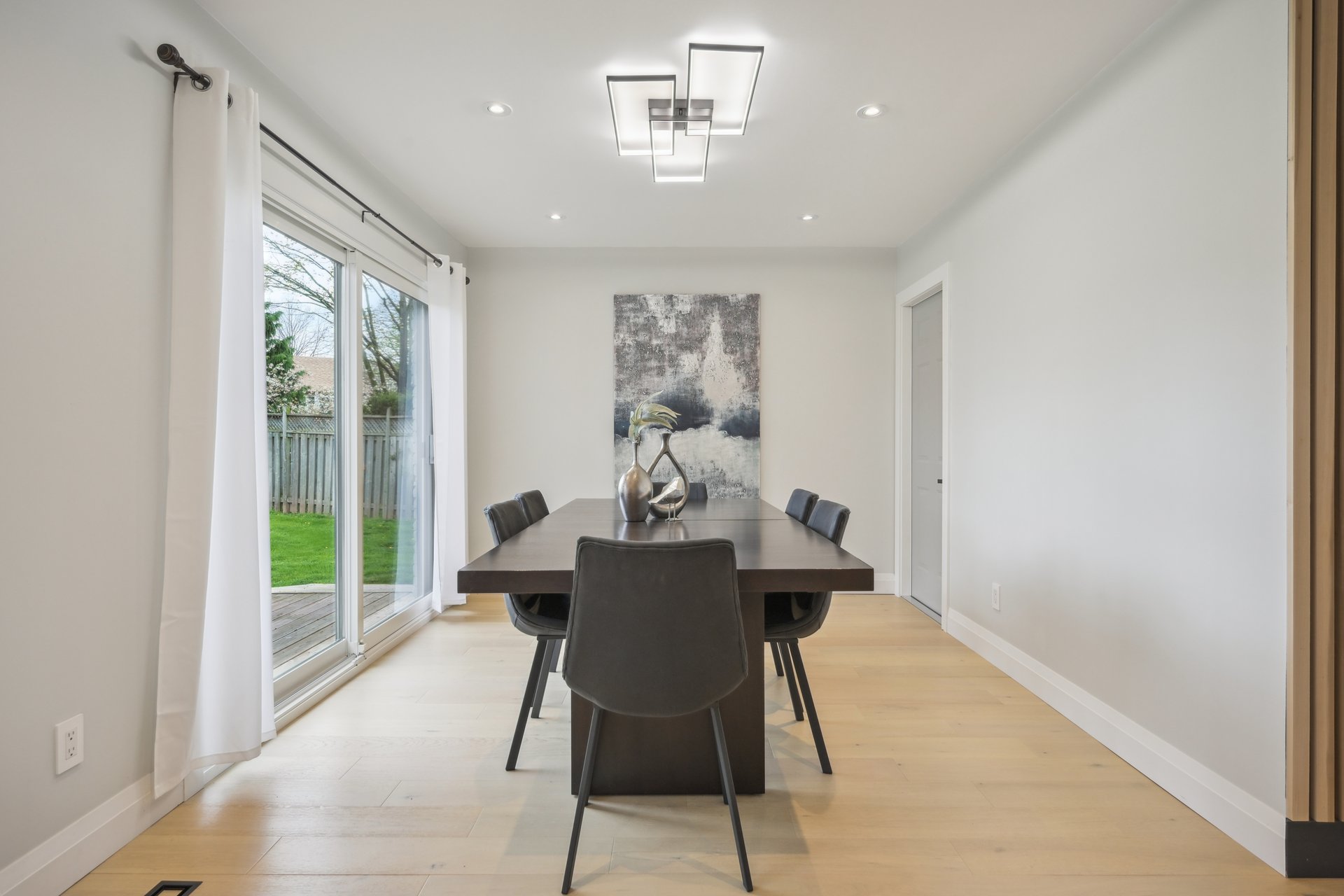 Completely Renovated Sidesplit on an Exclusive Cul-De Sac
