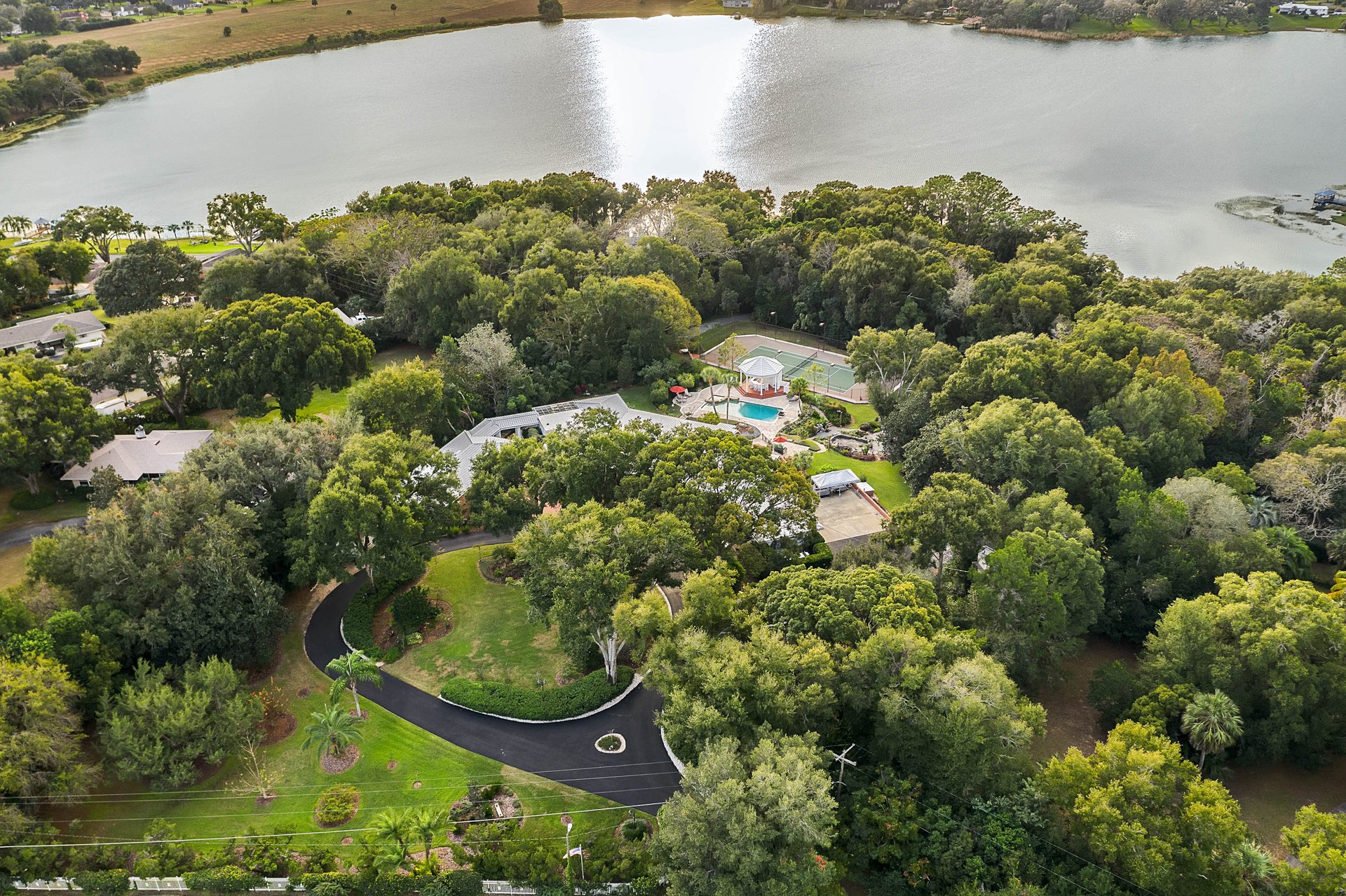 1750 Country Club Rd
