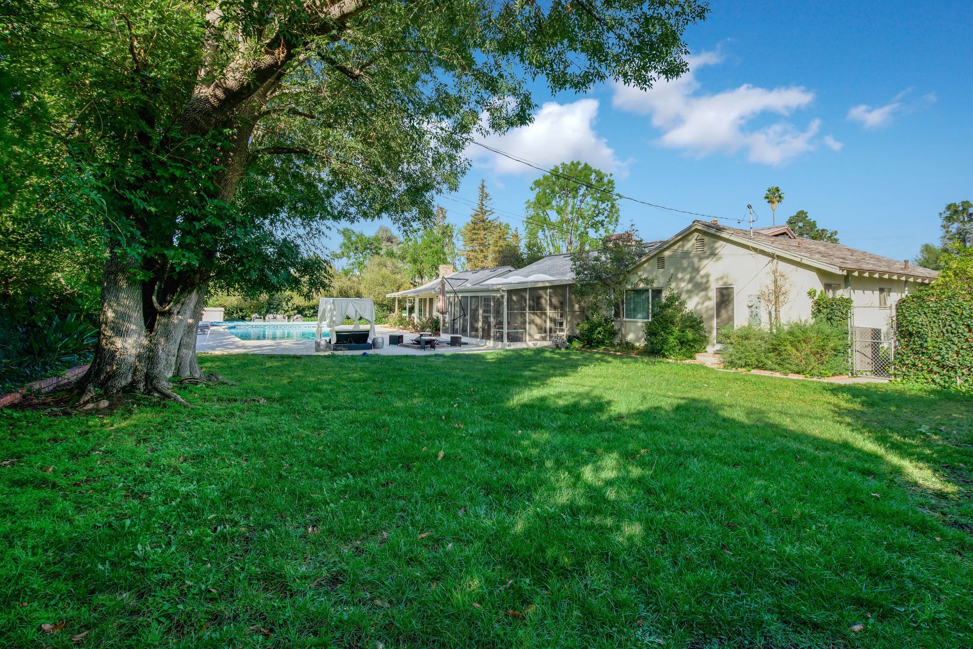 Melba Ave, 91367