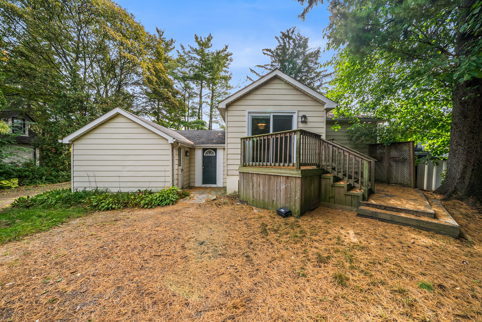 1141 Lakeshore Rd W