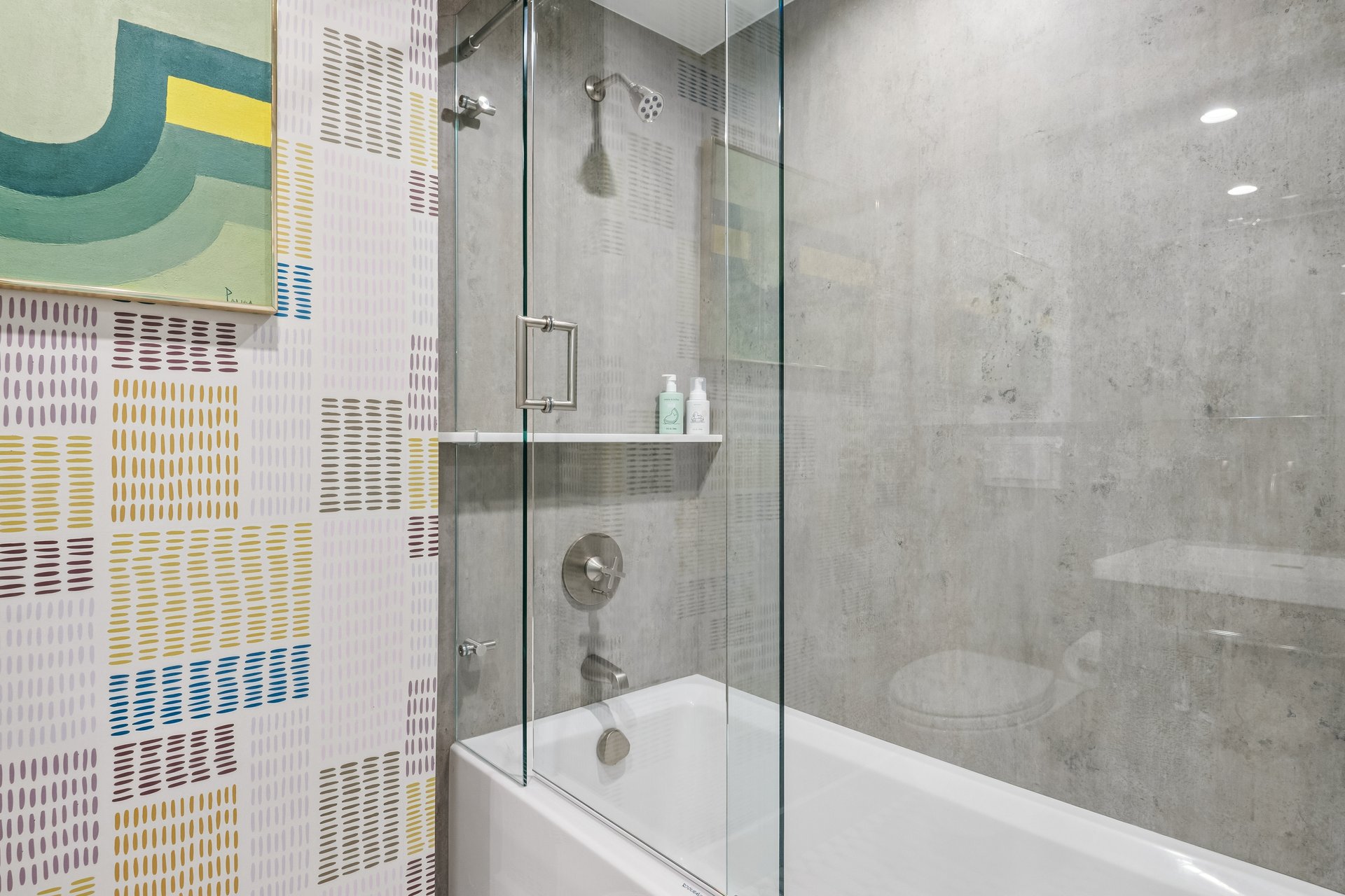 Stylish and Chic Upper Unit