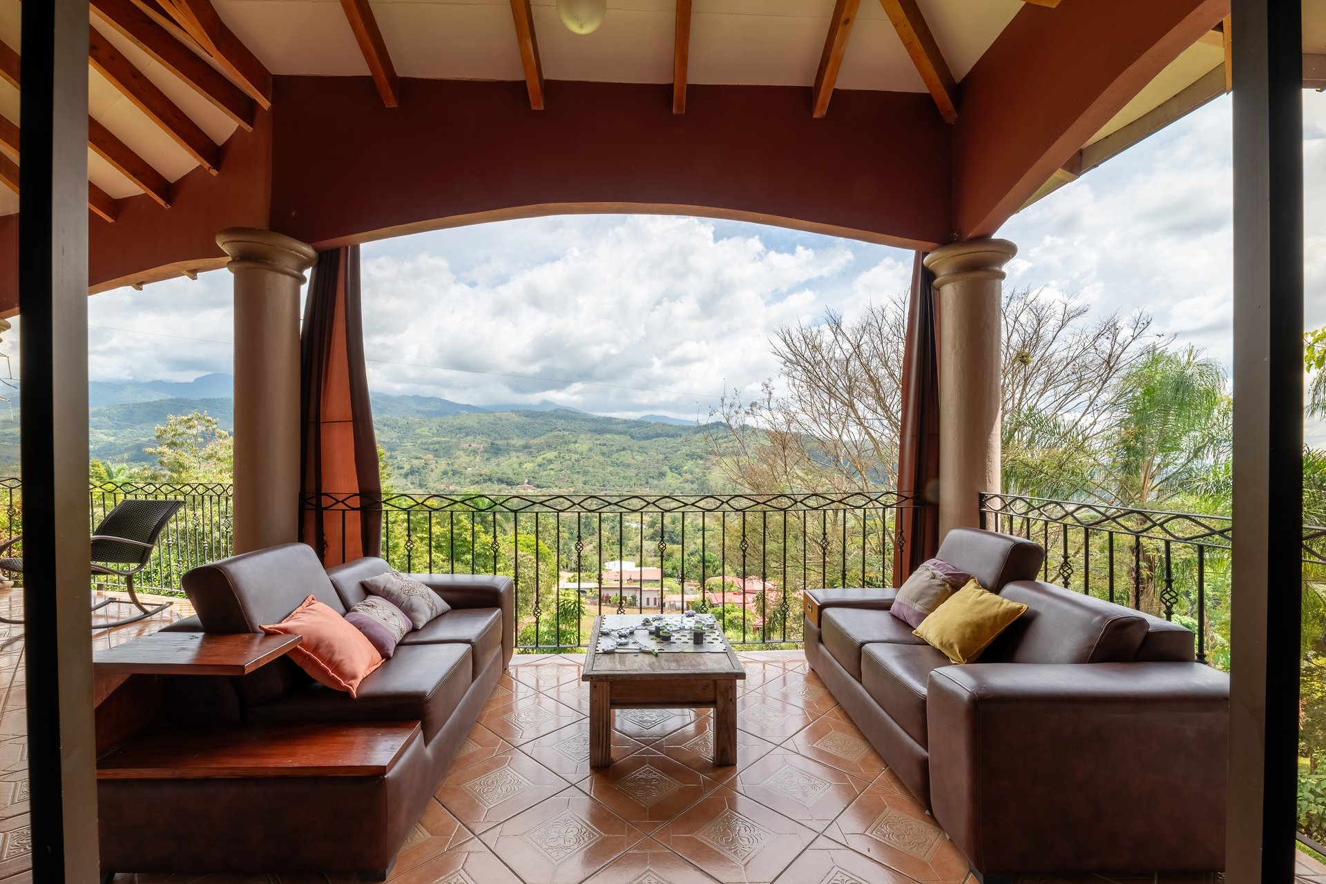 Spacious 5-Bedroom Colonial Home with 4 Bathrooms | La Bonita, Rivas.