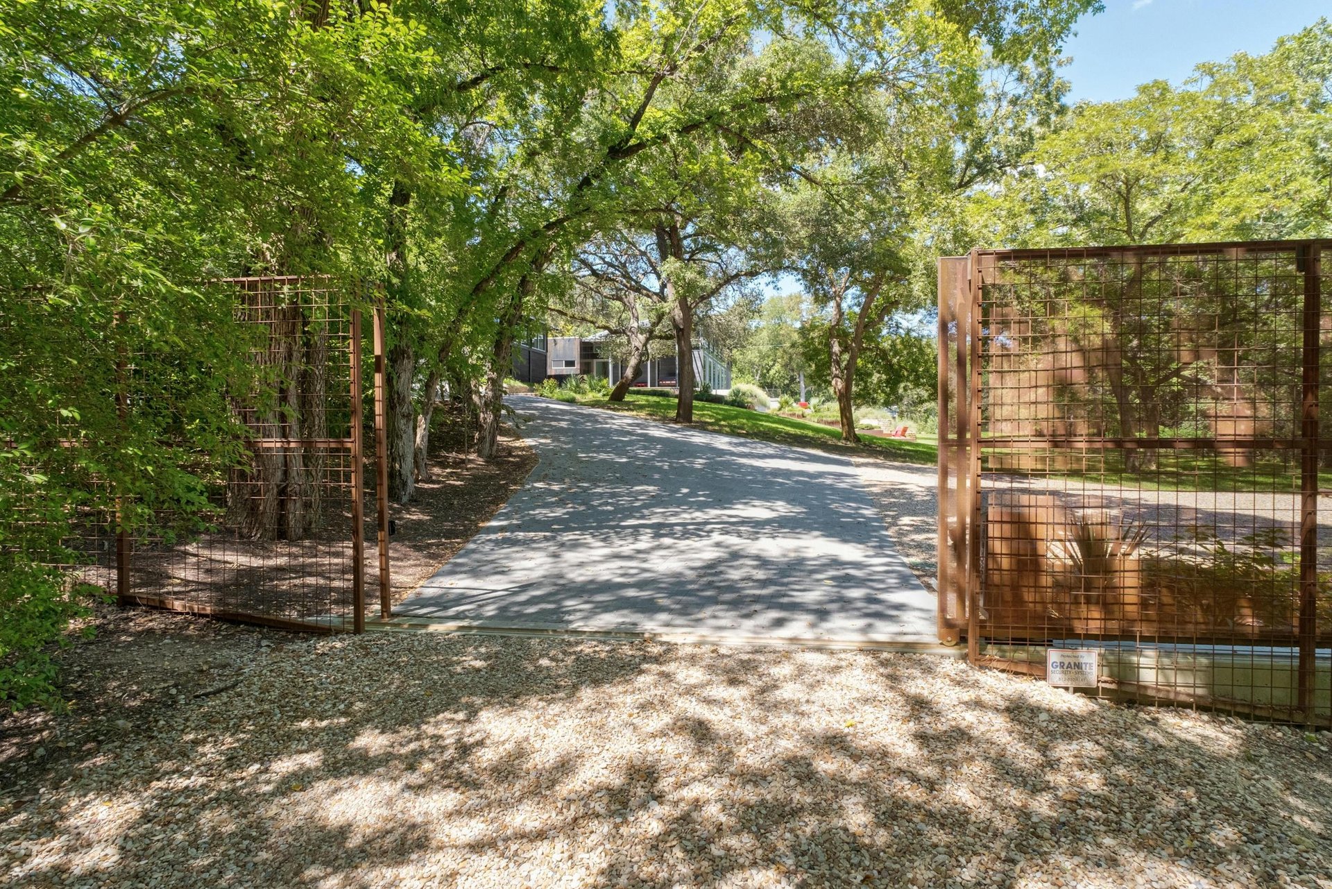 2212 River Hills Road 