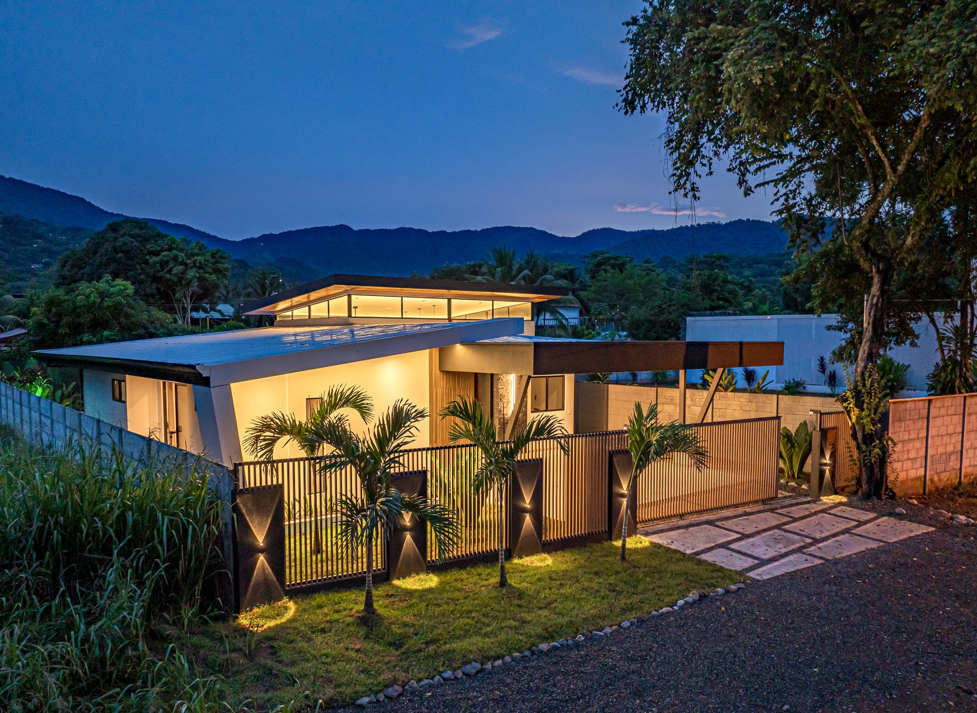 Tropica House a Luxurious Oasis in the Heart of Uvita!