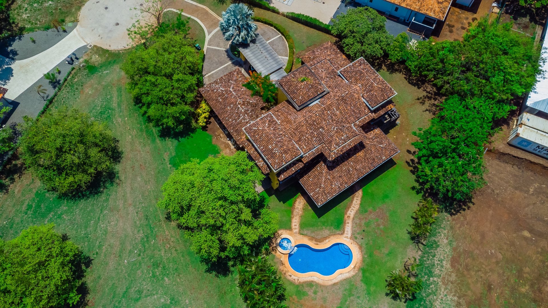 Casa Miraflores, Reserva De Golf #94 | Welcome to Casa Miraflores, an exquisite colonial-style estate home located in Hacienda Pinilla!