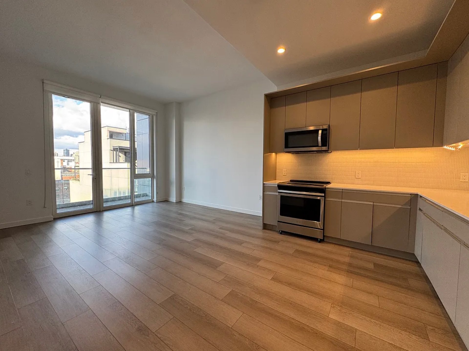 29-17 40th Ave 814